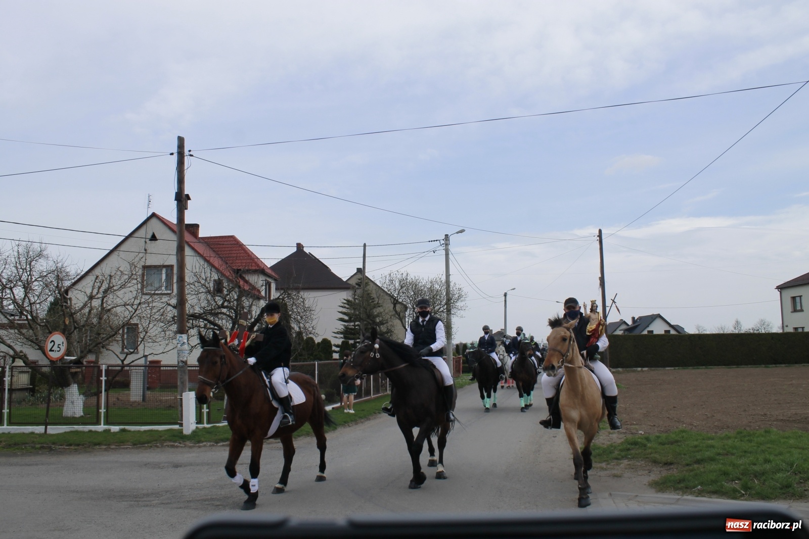 Zdjęcie w galerii na portalu naszraciborz.pl: W Pietrowicach Wielkich odbyła się wielkanocna procesja [FOTO i WIDEO] wiadomości z regionu