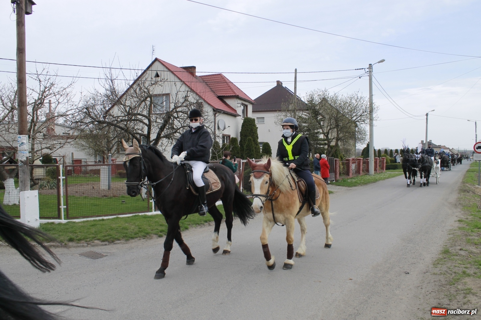 Zdjęcie w galerii na portalu naszraciborz.pl: W Pietrowicach Wielkich odbyła się wielkanocna procesja [FOTO i WIDEO] wiadomości z regionu