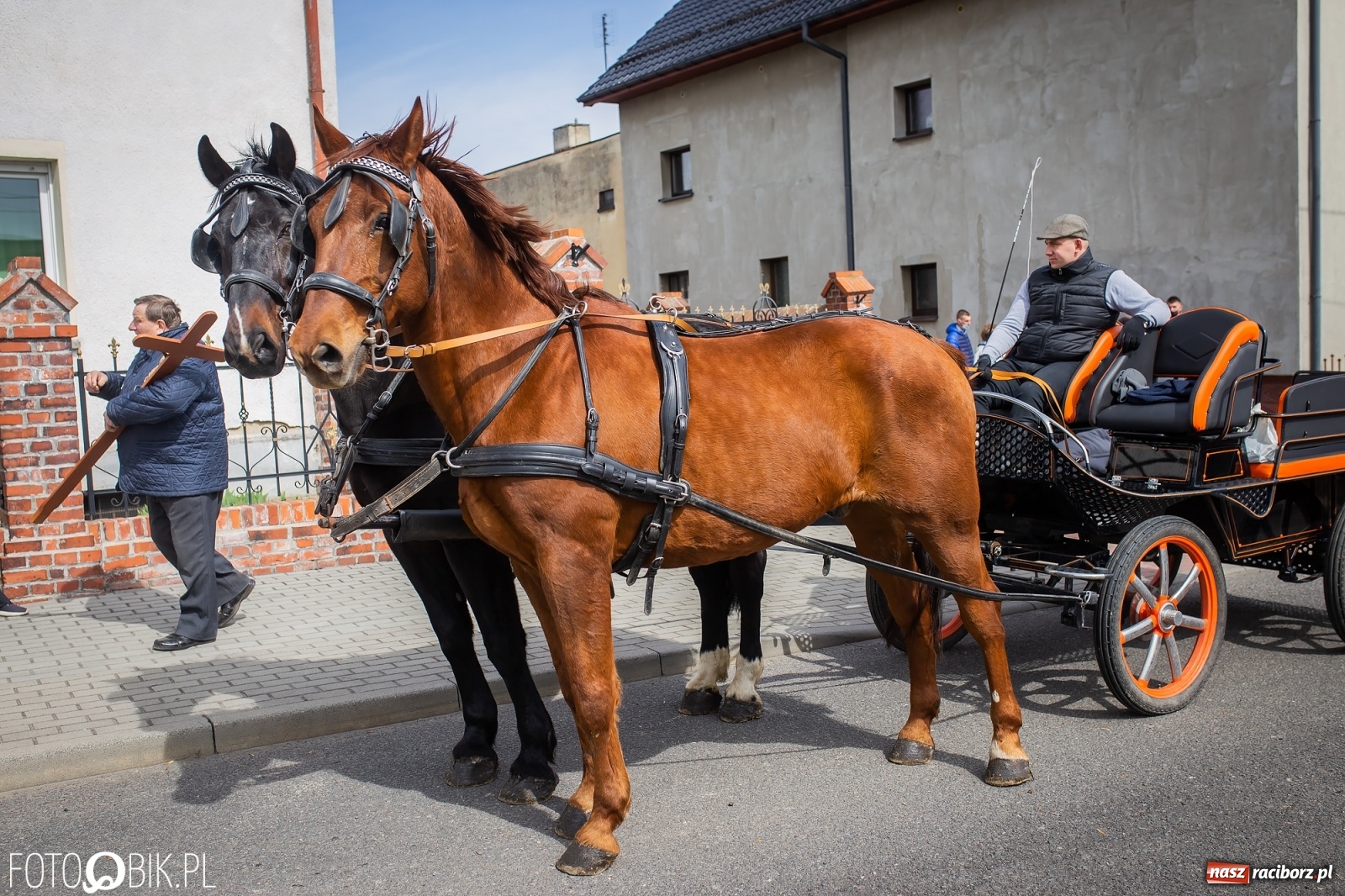 Zdjęcie w galerii na portalu naszraciborz.pl: Sudół nie zaniechał tradycji. Ruszyła procesja konna [FOTO i WIDEO] wiadomości z regionu