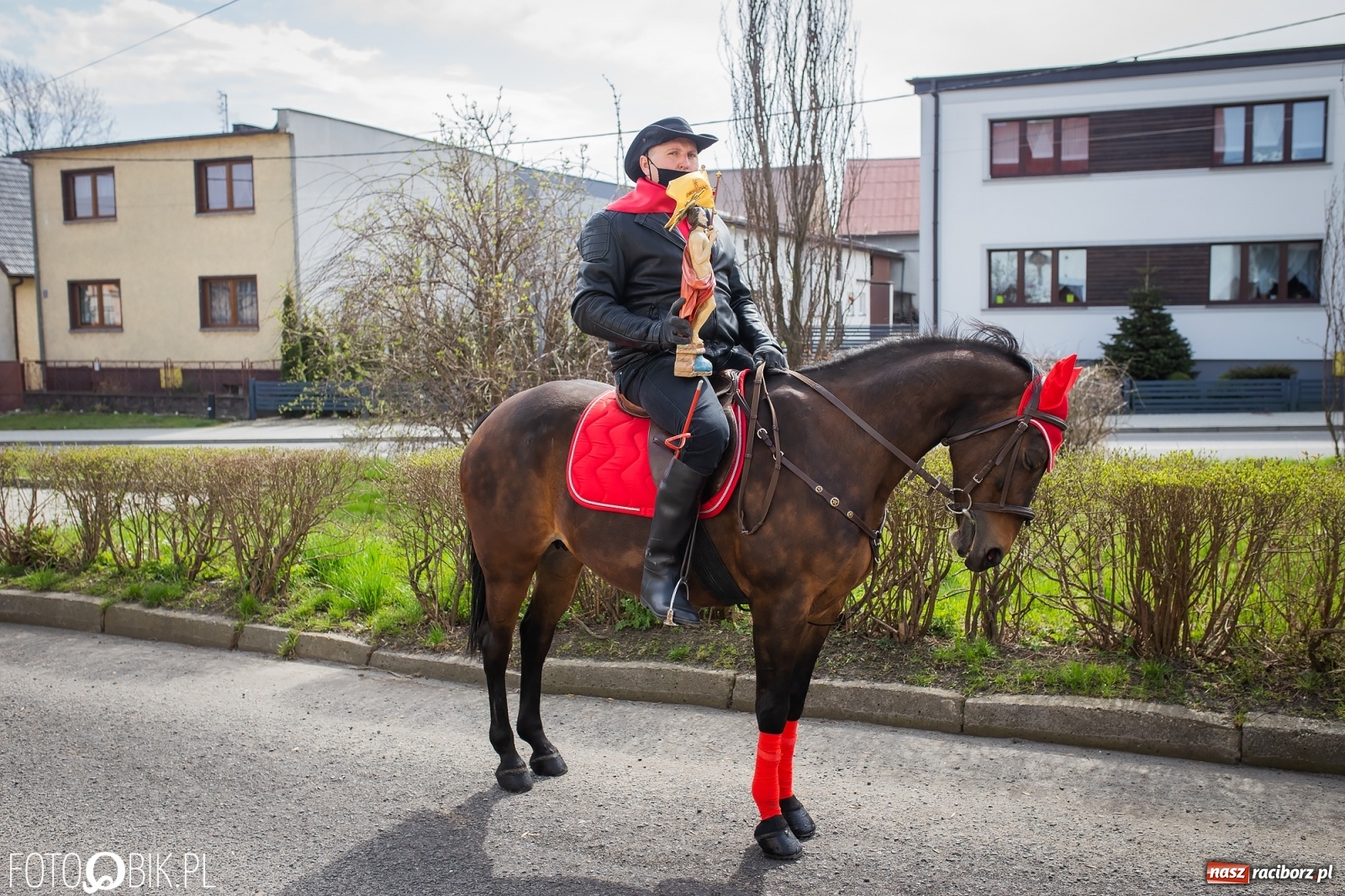 Zdjęcie w galerii na portalu naszraciborz.pl: Sudół nie zaniechał tradycji. Ruszyła procesja konna [FOTO i WIDEO] wiadomości z regionu