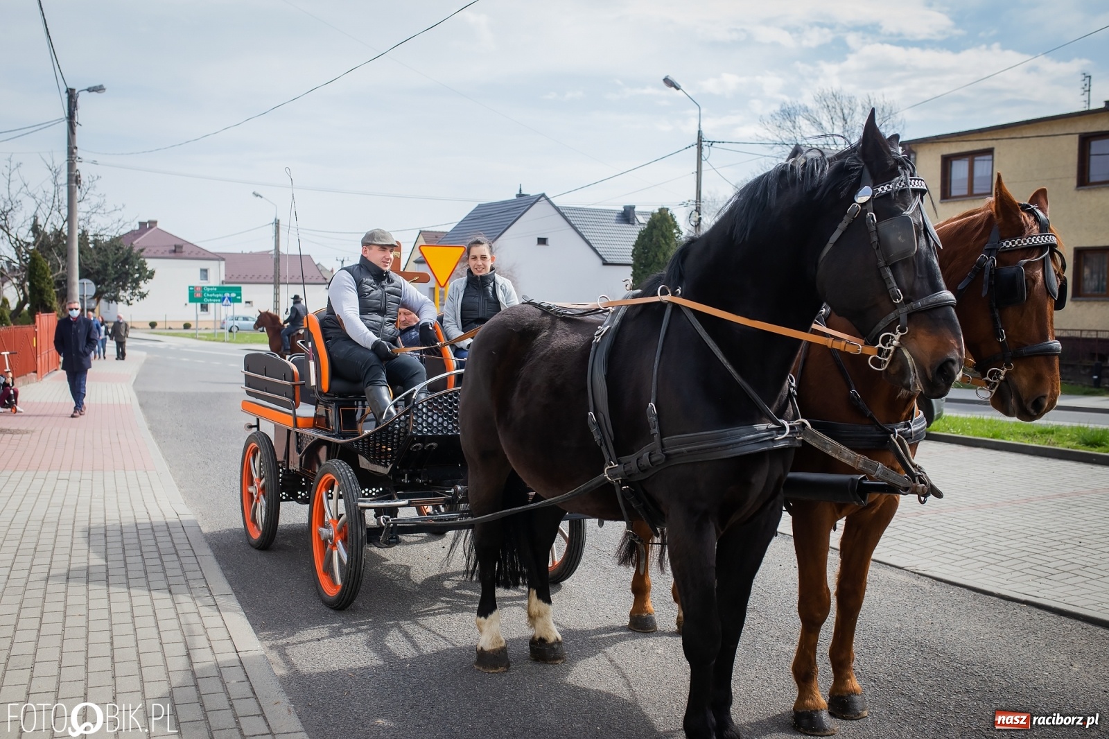 Zdjęcie w galerii na portalu naszraciborz.pl: Sudół nie zaniechał tradycji. Ruszyła procesja konna [FOTO i WIDEO] wiadomości z regionu