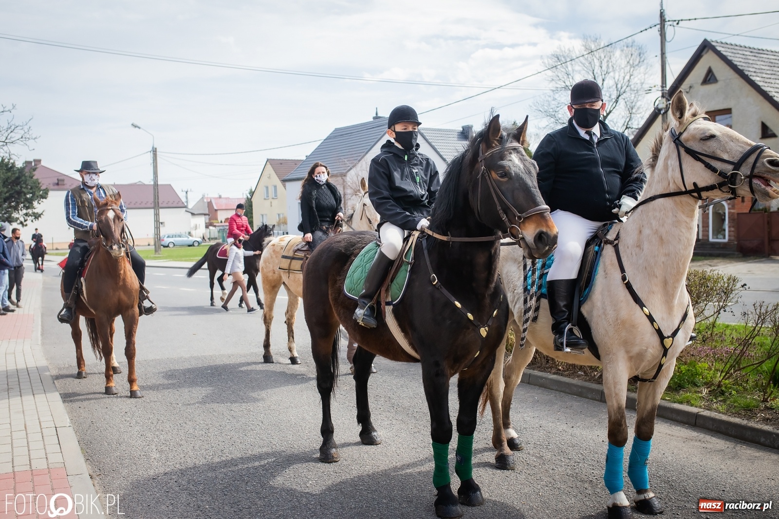 Zdjęcie w galerii na portalu naszraciborz.pl: Sudół nie zaniechał tradycji. Ruszyła procesja konna [FOTO i WIDEO] wiadomości z regionu