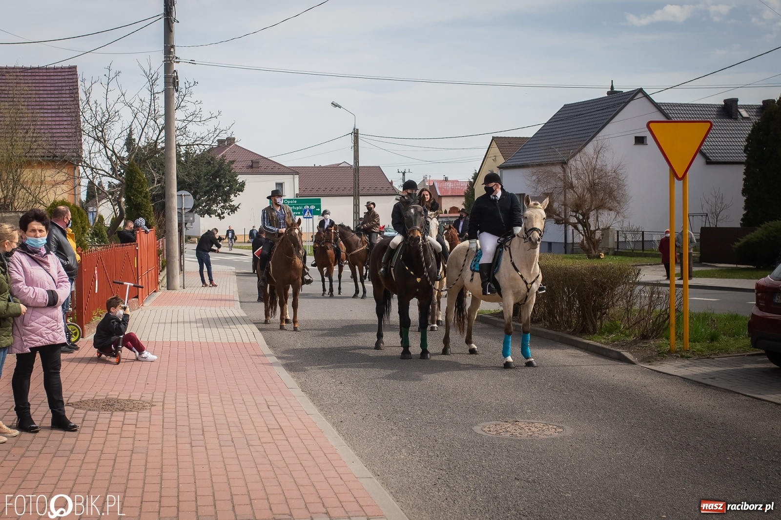 Zdjęcie w galerii na portalu naszraciborz.pl: Sudół nie zaniechał tradycji. Ruszyła procesja konna [FOTO i WIDEO] wiadomości z regionu
