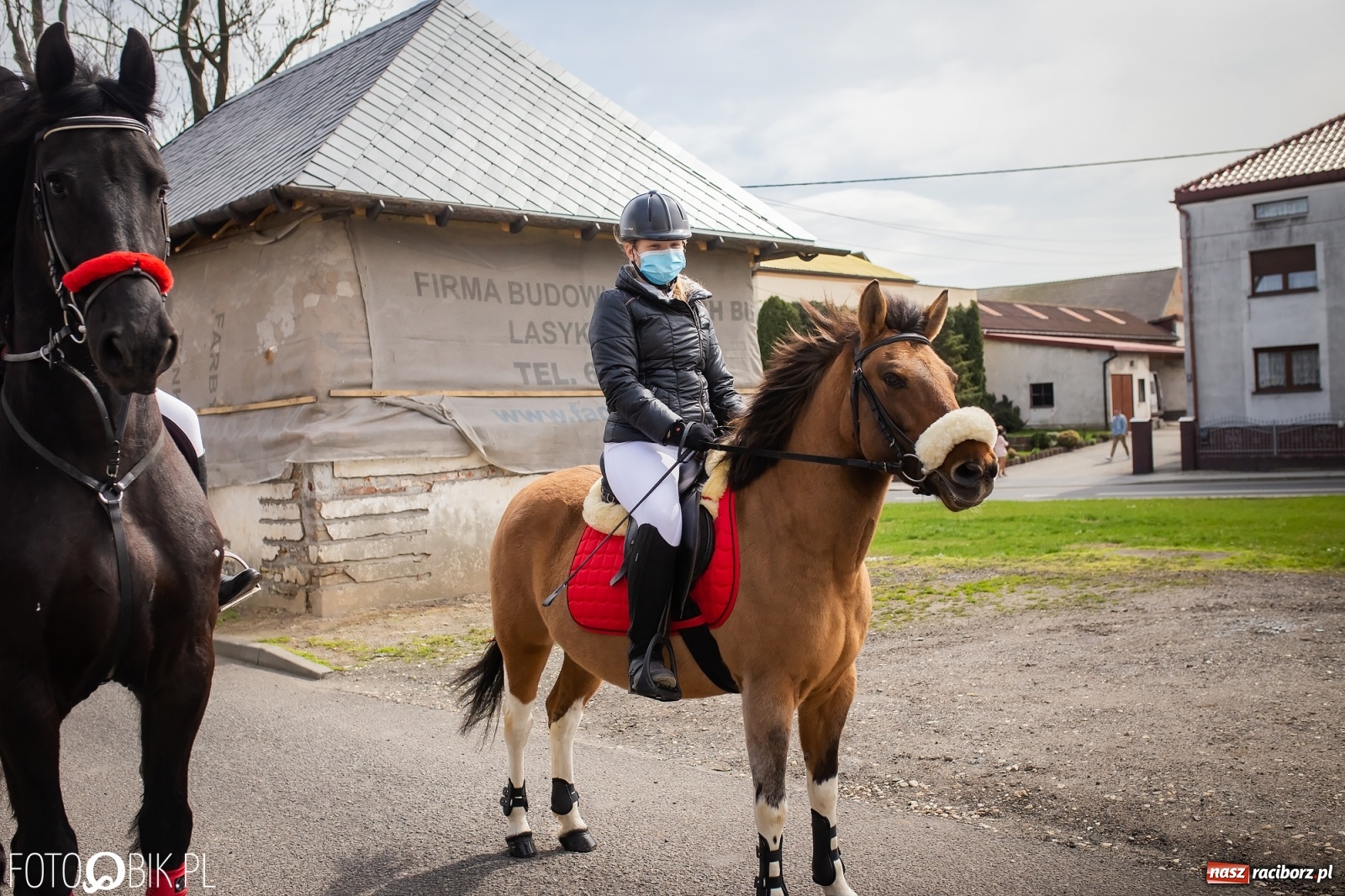 Zdjęcie w galerii na portalu naszraciborz.pl: Sudół nie zaniechał tradycji. Ruszyła procesja konna [FOTO i WIDEO] wiadomości z regionu