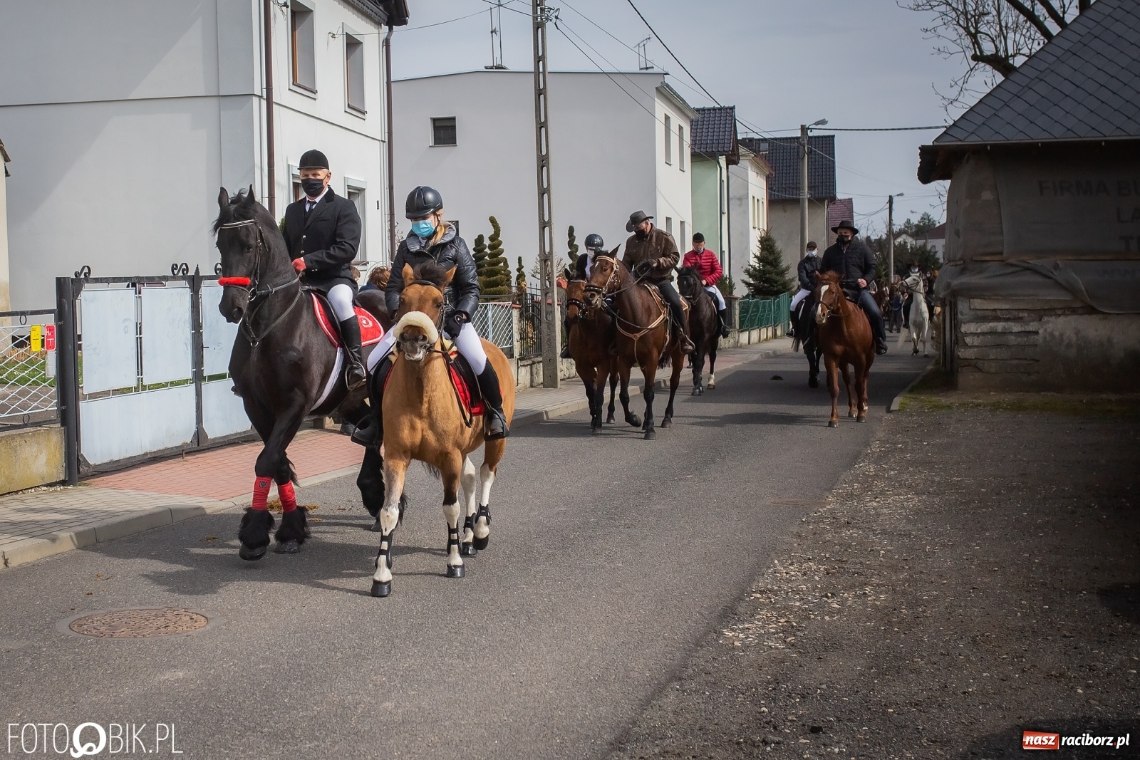 Zdjęcie w galerii na portalu naszraciborz.pl: Sudół nie zaniechał tradycji. Ruszyła procesja konna [FOTO i WIDEO] wiadomości z regionu
