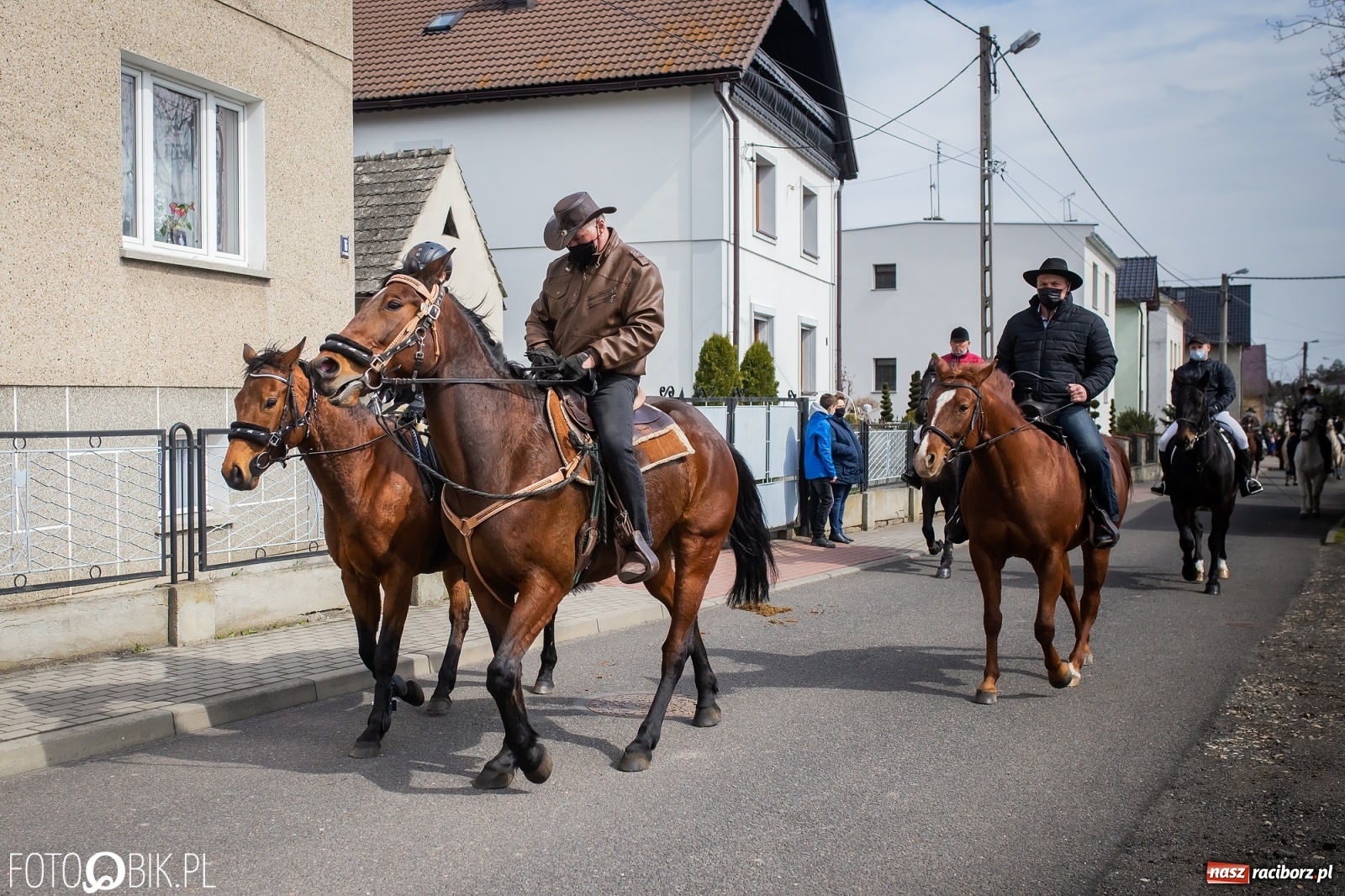 Zdjęcie w galerii na portalu naszraciborz.pl: Sudół nie zaniechał tradycji. Ruszyła procesja konna [FOTO i WIDEO] wiadomości z regionu