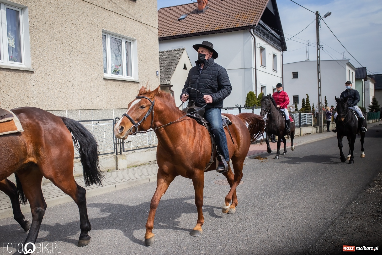 Zdjęcie w galerii na portalu naszraciborz.pl: Sudół nie zaniechał tradycji. Ruszyła procesja konna [FOTO i WIDEO] wiadomości z regionu