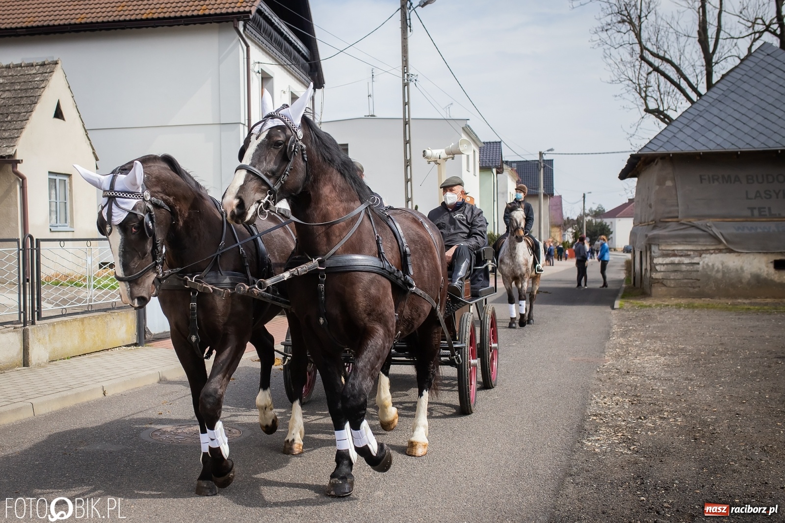 Zdjęcie w galerii na portalu naszraciborz.pl: Sudół nie zaniechał tradycji. Ruszyła procesja konna [FOTO i WIDEO] wiadomości z regionu