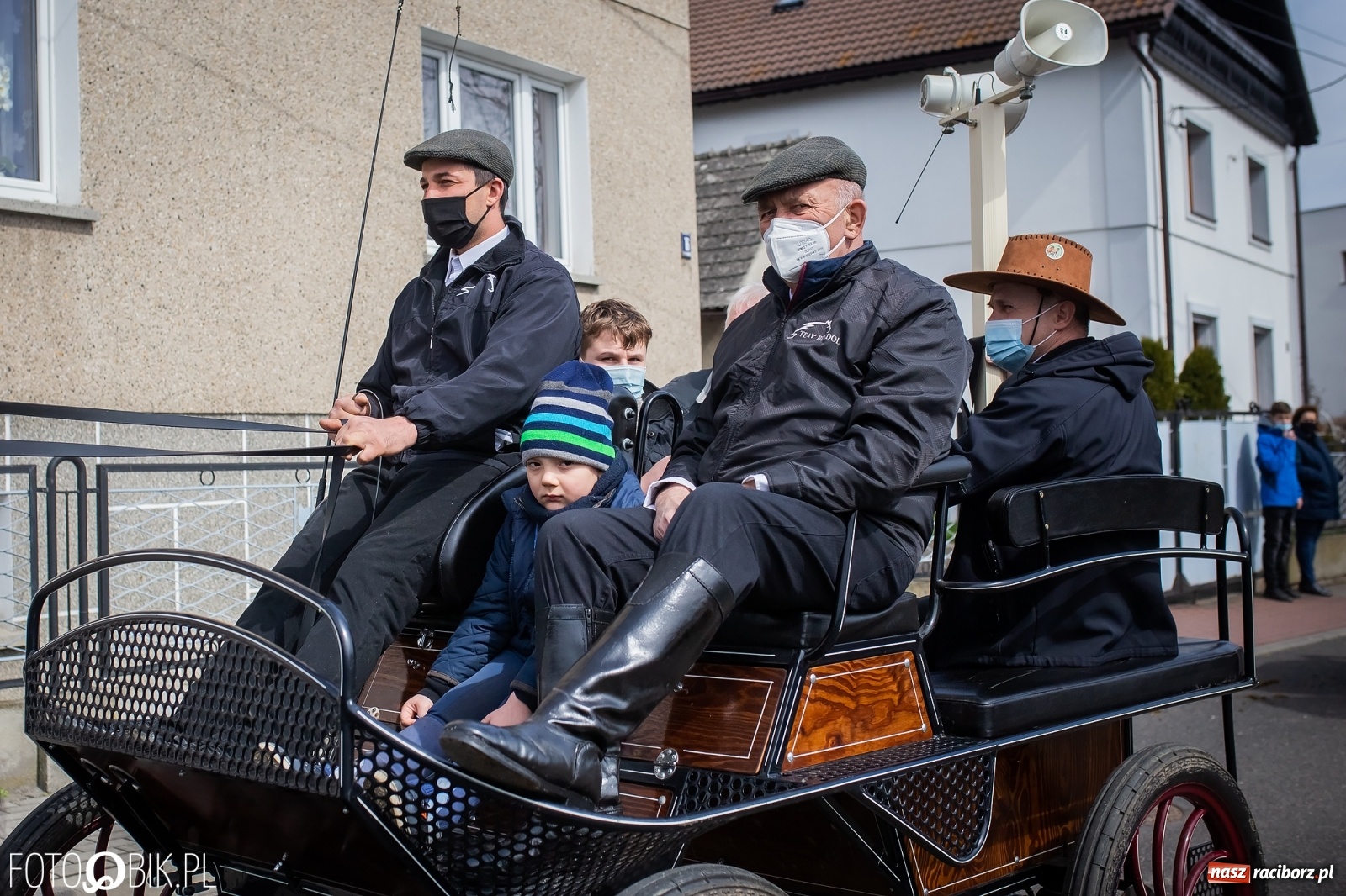 Zdjęcie w galerii na portalu naszraciborz.pl: Sudół nie zaniechał tradycji. Ruszyła procesja konna [FOTO i WIDEO] wiadomości z regionu