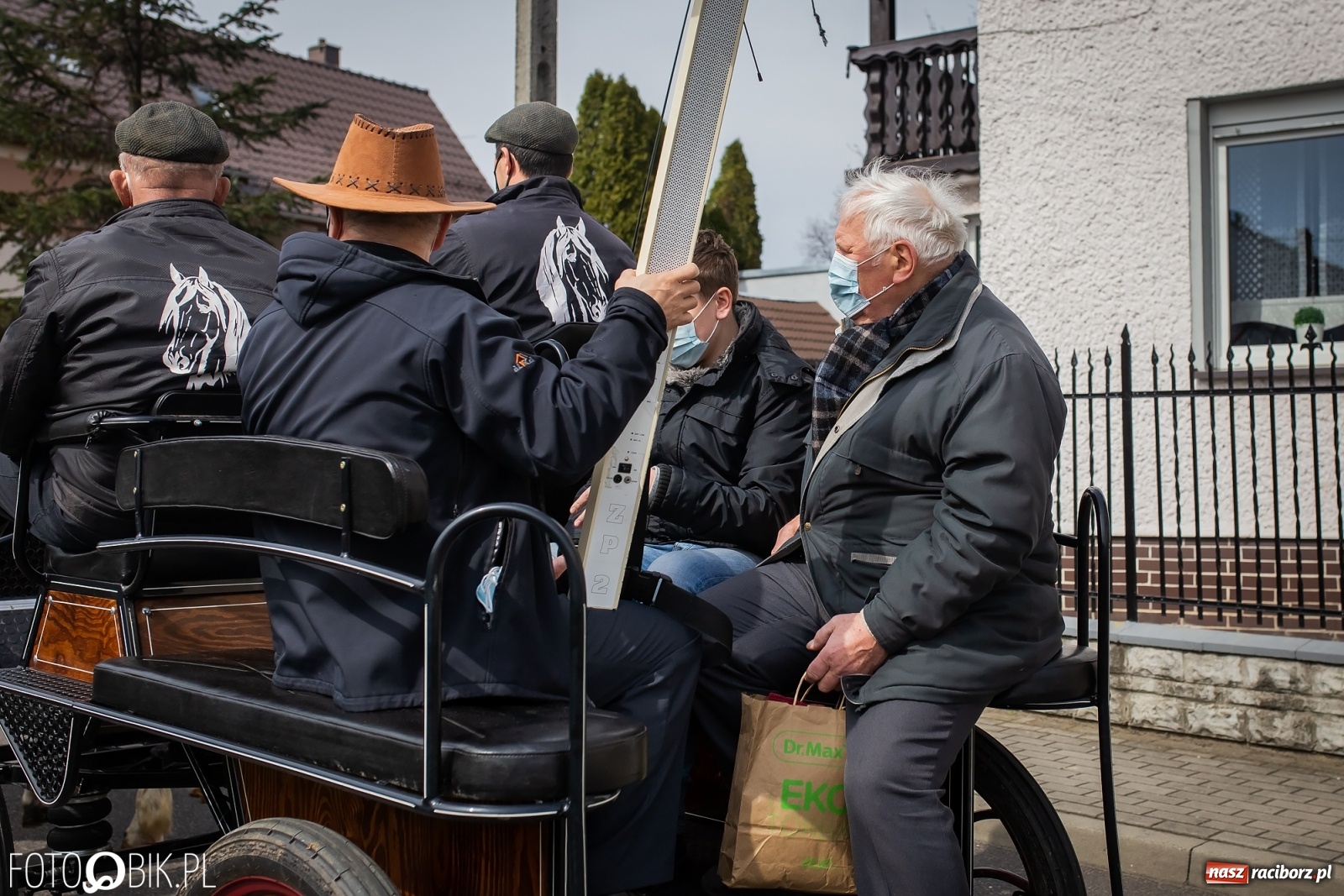 Zdjęcie w galerii na portalu naszraciborz.pl: Sudół nie zaniechał tradycji. Ruszyła procesja konna [FOTO i WIDEO] wiadomości z regionu