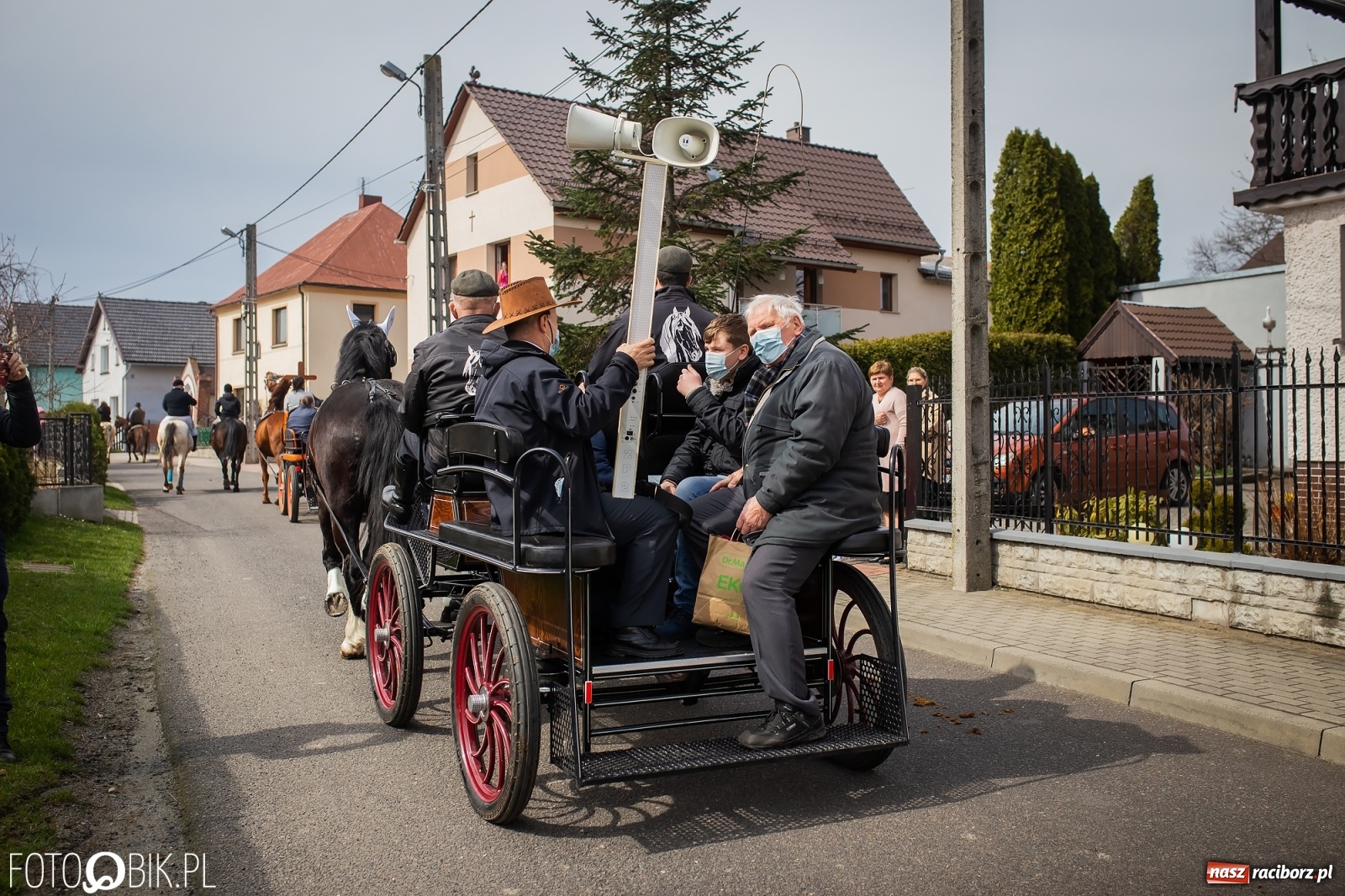 Zdjęcie w galerii na portalu naszraciborz.pl: Sudół nie zaniechał tradycji. Ruszyła procesja konna [FOTO i WIDEO] wiadomości z regionu