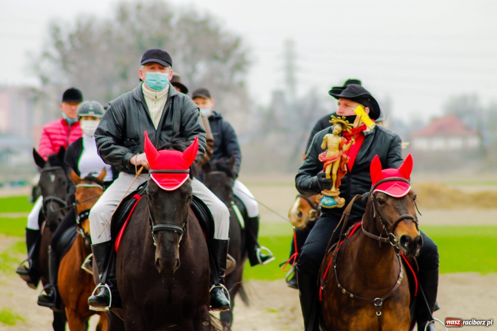 Zdjęcie w galerii na portalu naszraciborz.pl: Sudół nie zaniechał tradycji. Ruszyła procesja konna [FOTO i WIDEO] wiadomości z regionu