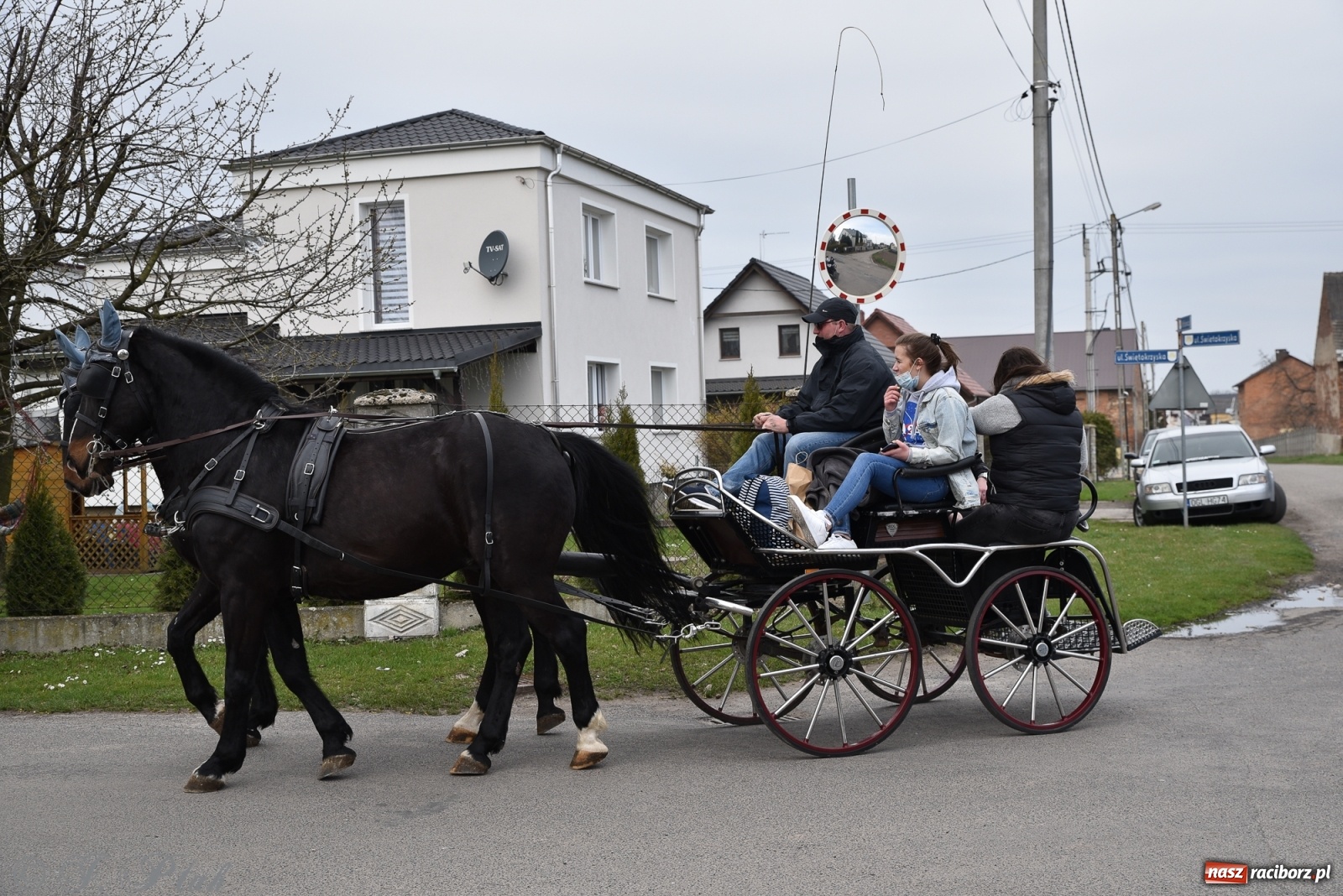 Zdjęcie w galerii na portalu naszraciborz.pl: Wielkanocne procesje konne w obiektywie [FOTO] wiadomości z regionu