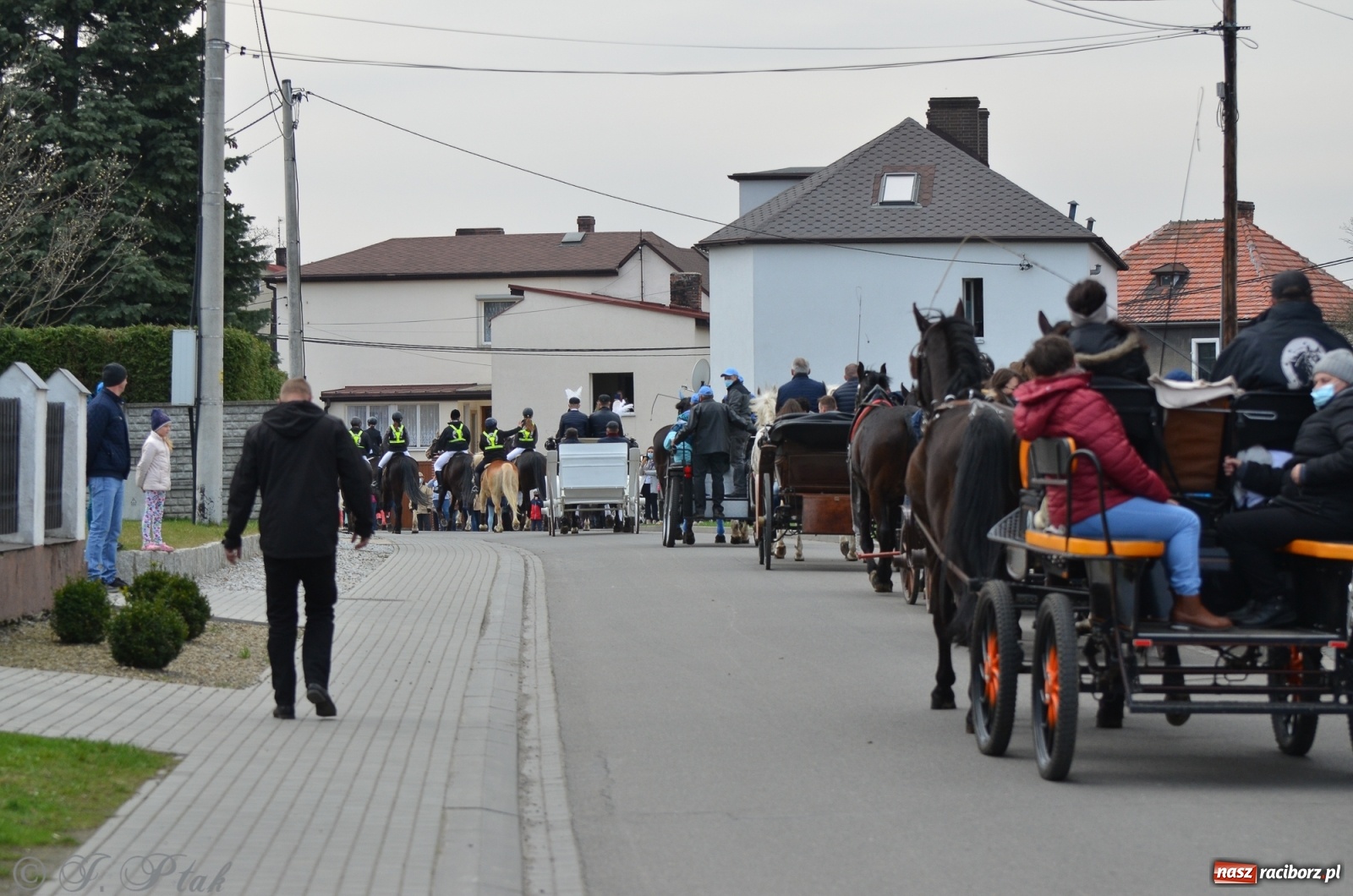 Zdjęcie w galerii na portalu naszraciborz.pl: Wielkanocne procesje konne w obiektywie [FOTO] wiadomości z regionu