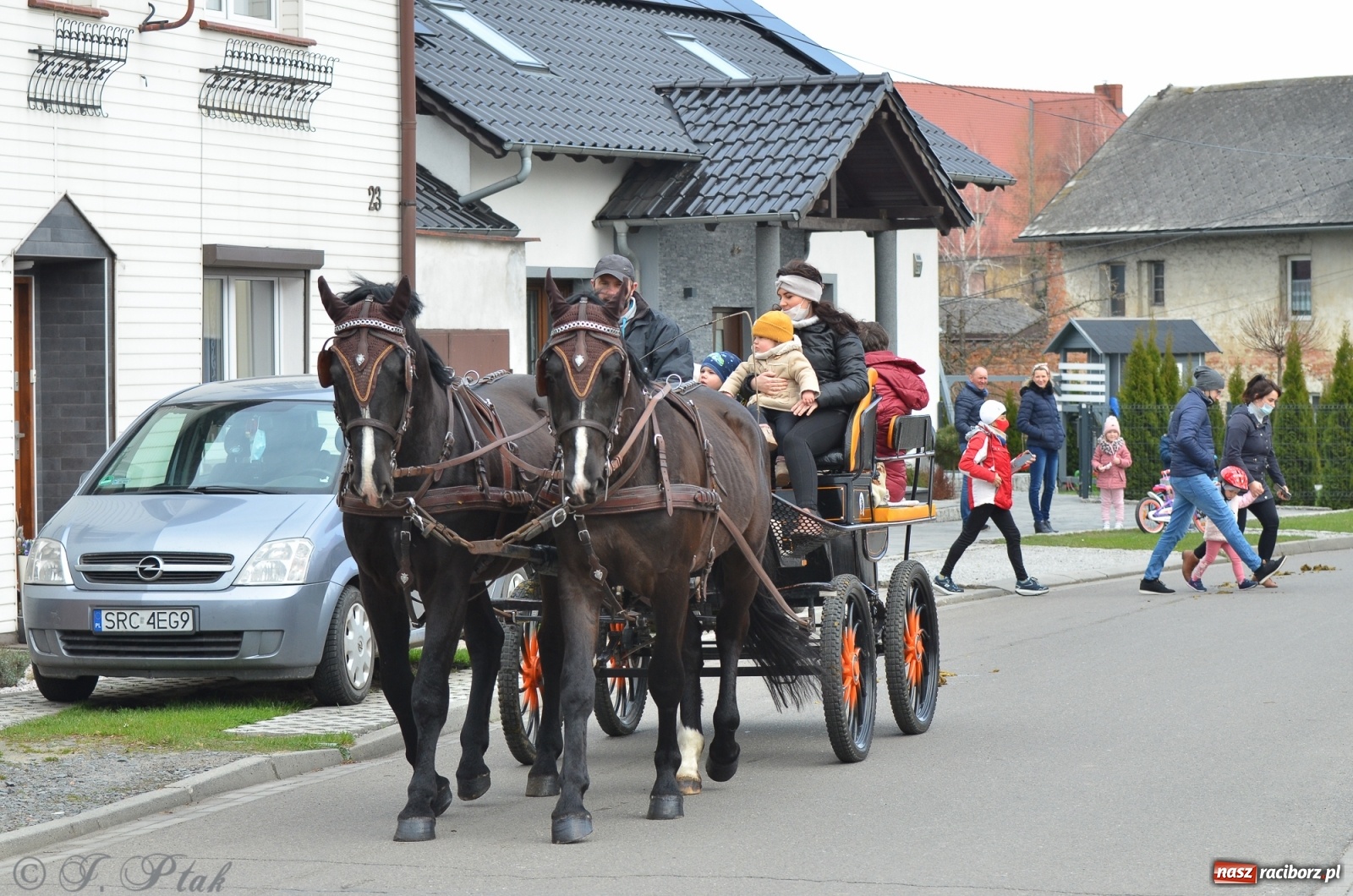 Zdjęcie w galerii na portalu naszraciborz.pl: Wielkanocne procesje konne w obiektywie [FOTO] wiadomości z regionu