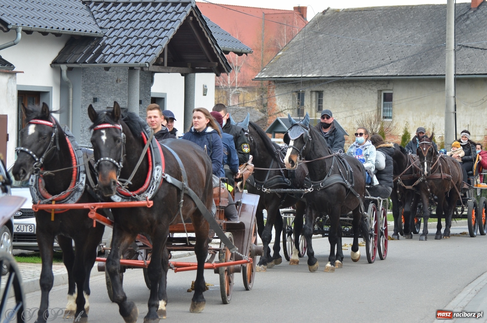 Zdjęcie w galerii na portalu naszraciborz.pl: Wielkanocne procesje konne w obiektywie [FOTO] wiadomości z regionu