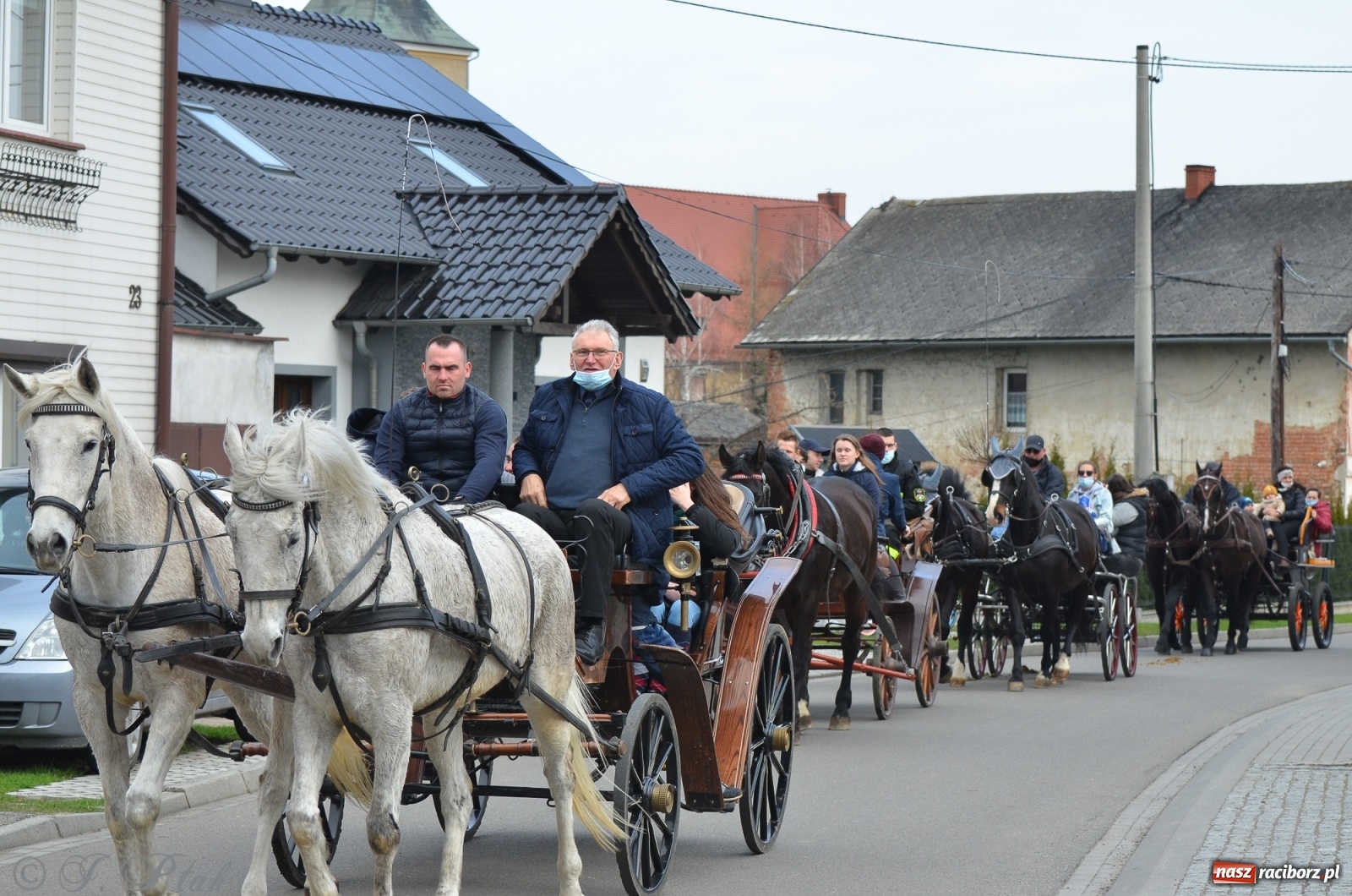 Zdjęcie w galerii na portalu naszraciborz.pl: Wielkanocne procesje konne w obiektywie [FOTO] wiadomości z regionu