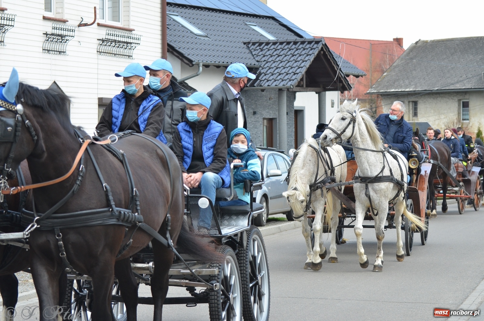 Zdjęcie w galerii na portalu naszraciborz.pl: Wielkanocne procesje konne w obiektywie [FOTO] wiadomości z regionu