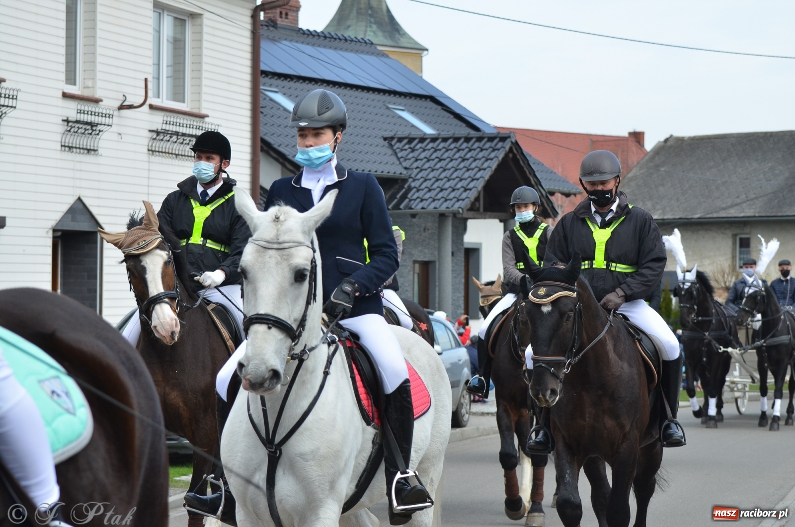 Zdjęcie w galerii na portalu naszraciborz.pl: Wielkanocne procesje konne w obiektywie [FOTO] wiadomości z regionu
