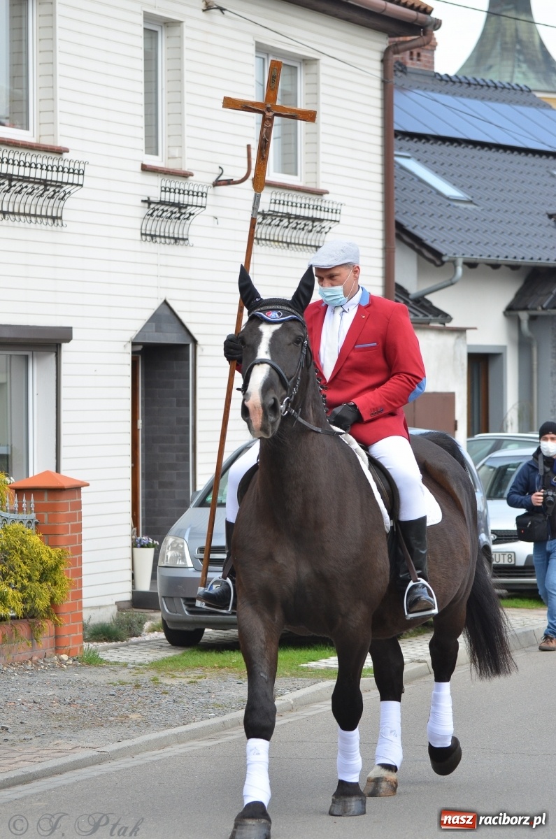 Zdjęcie w galerii na portalu naszraciborz.pl: Wielkanocne procesje konne w obiektywie [FOTO] wiadomości z regionu