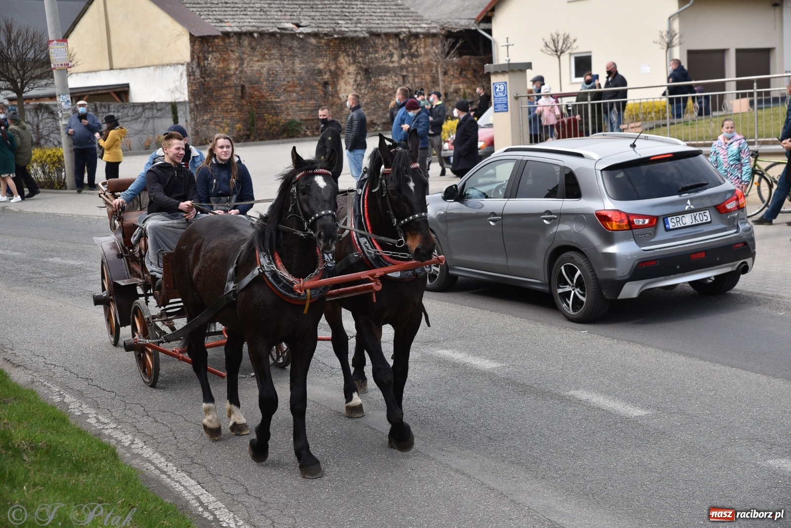 Zdjęcie w galerii na portalu naszraciborz.pl: Wielkanocne procesje konne w obiektywie [FOTO] wiadomości z regionu