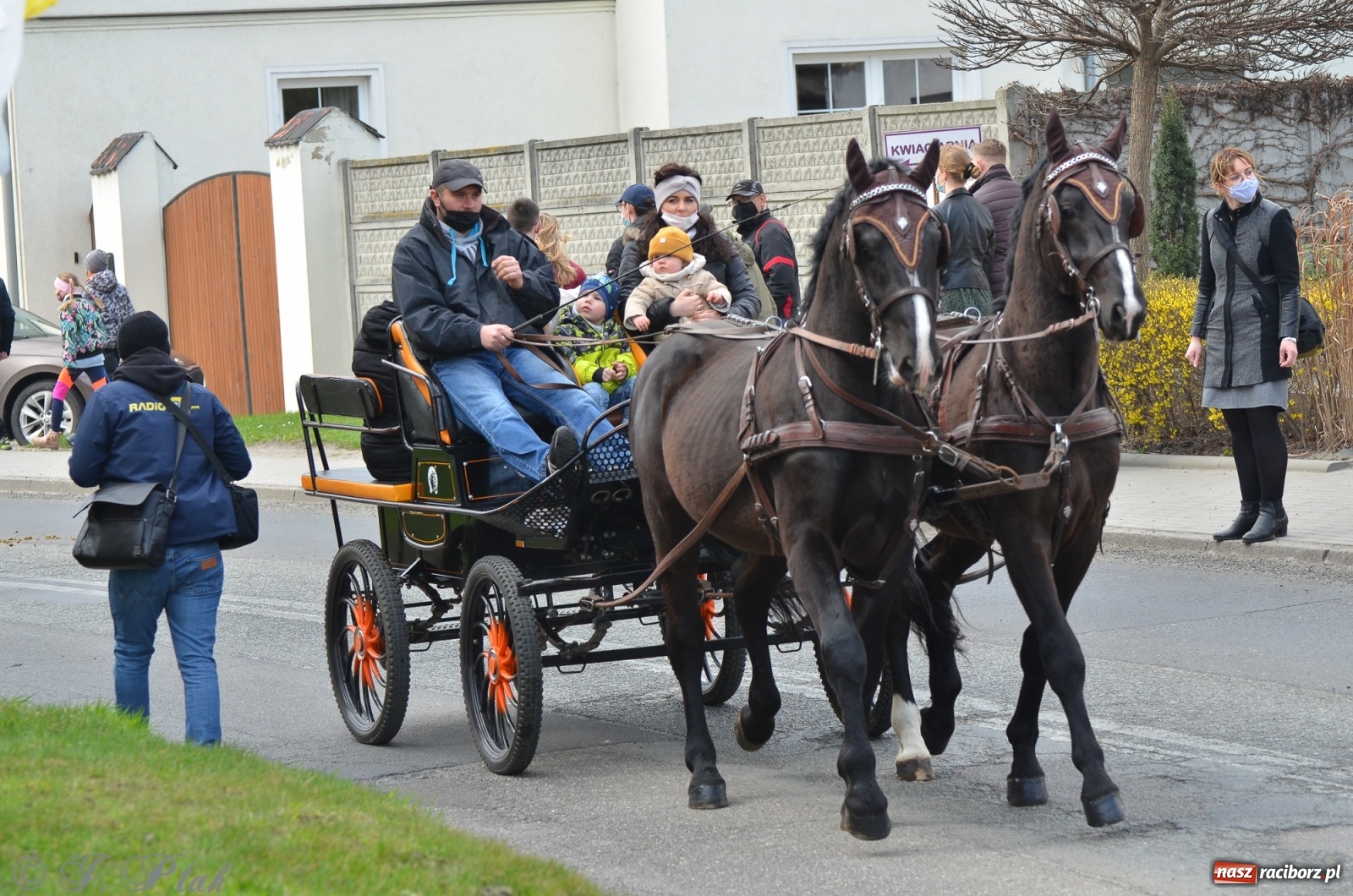 Zdjęcie w galerii na portalu naszraciborz.pl: Wielkanocne procesje konne w obiektywie [FOTO] wiadomości z regionu