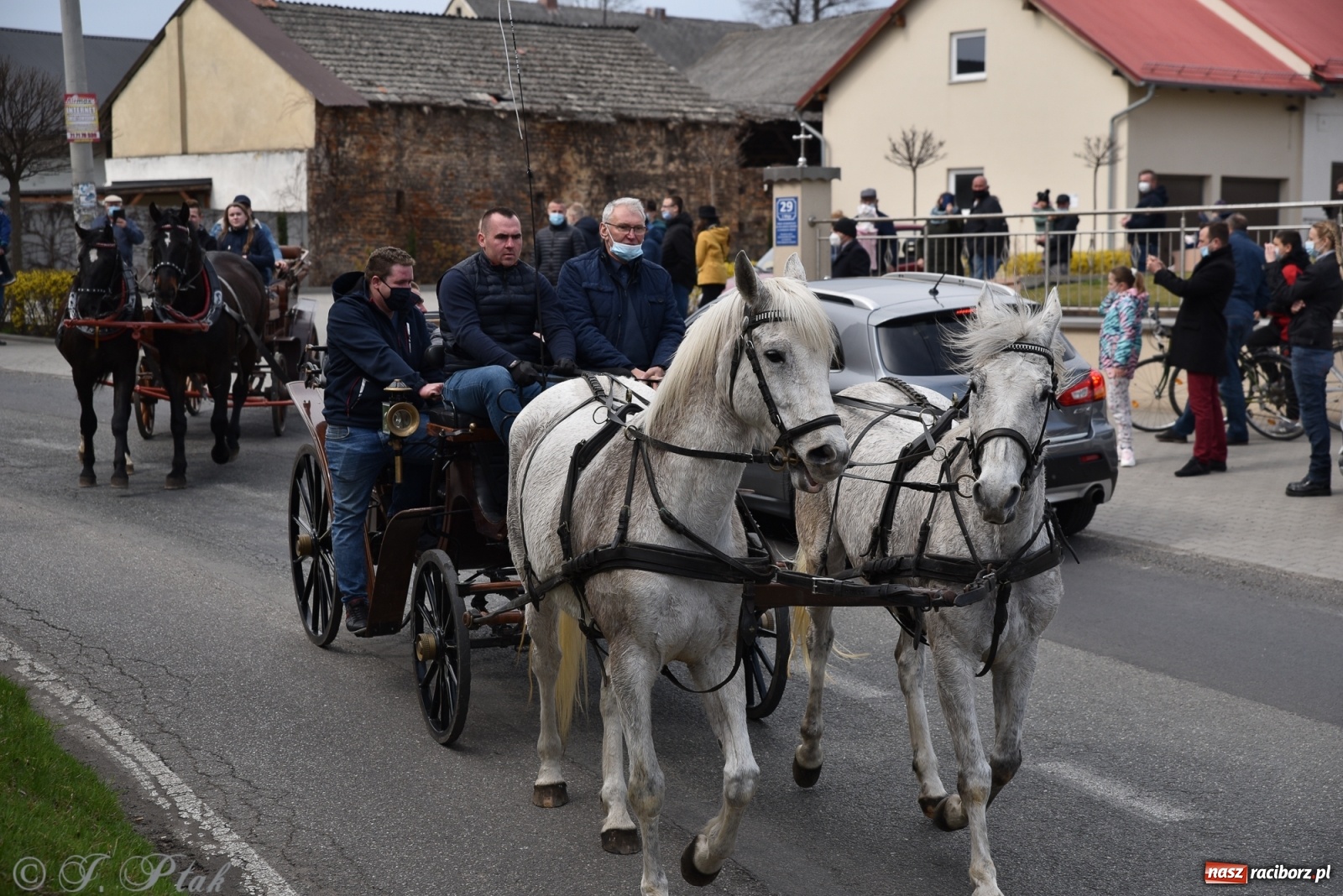 Zdjęcie w galerii na portalu naszraciborz.pl: Wielkanocne procesje konne w obiektywie [FOTO] wiadomości z regionu