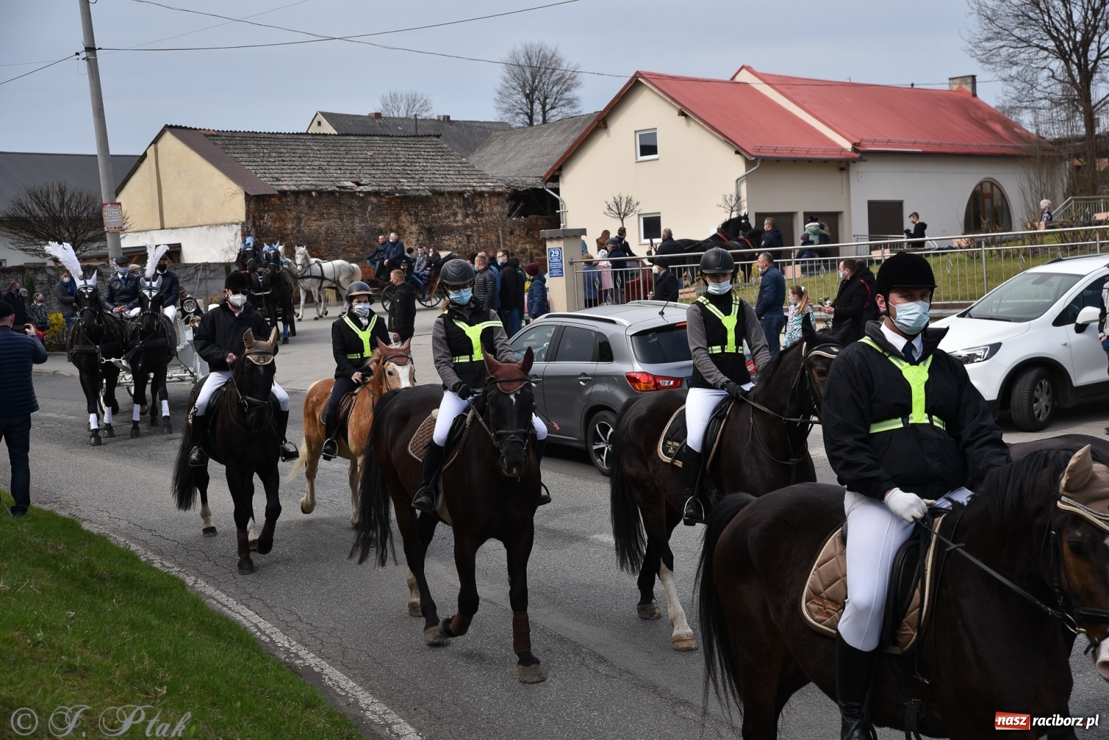 Zdjęcie w galerii na portalu naszraciborz.pl: Wielkanocne procesje konne w obiektywie [FOTO] wiadomości z regionu