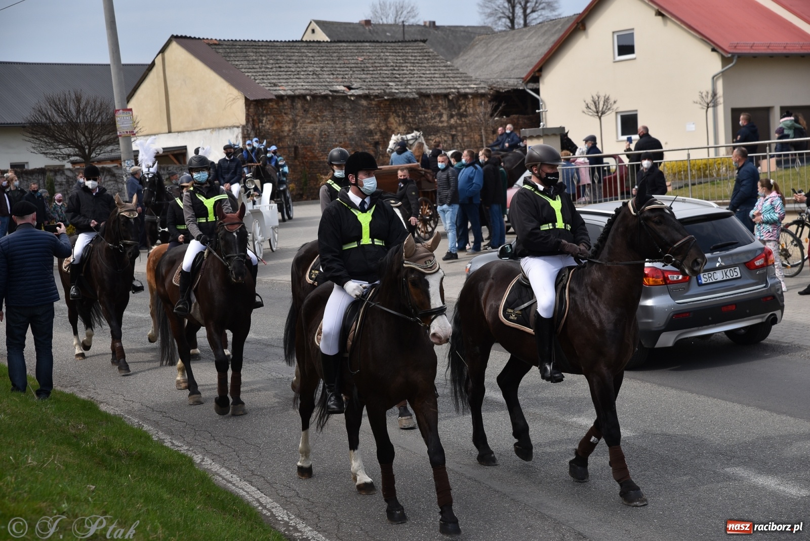 Zdjęcie w galerii na portalu naszraciborz.pl: Wielkanocne procesje konne w obiektywie [FOTO] wiadomości z regionu
