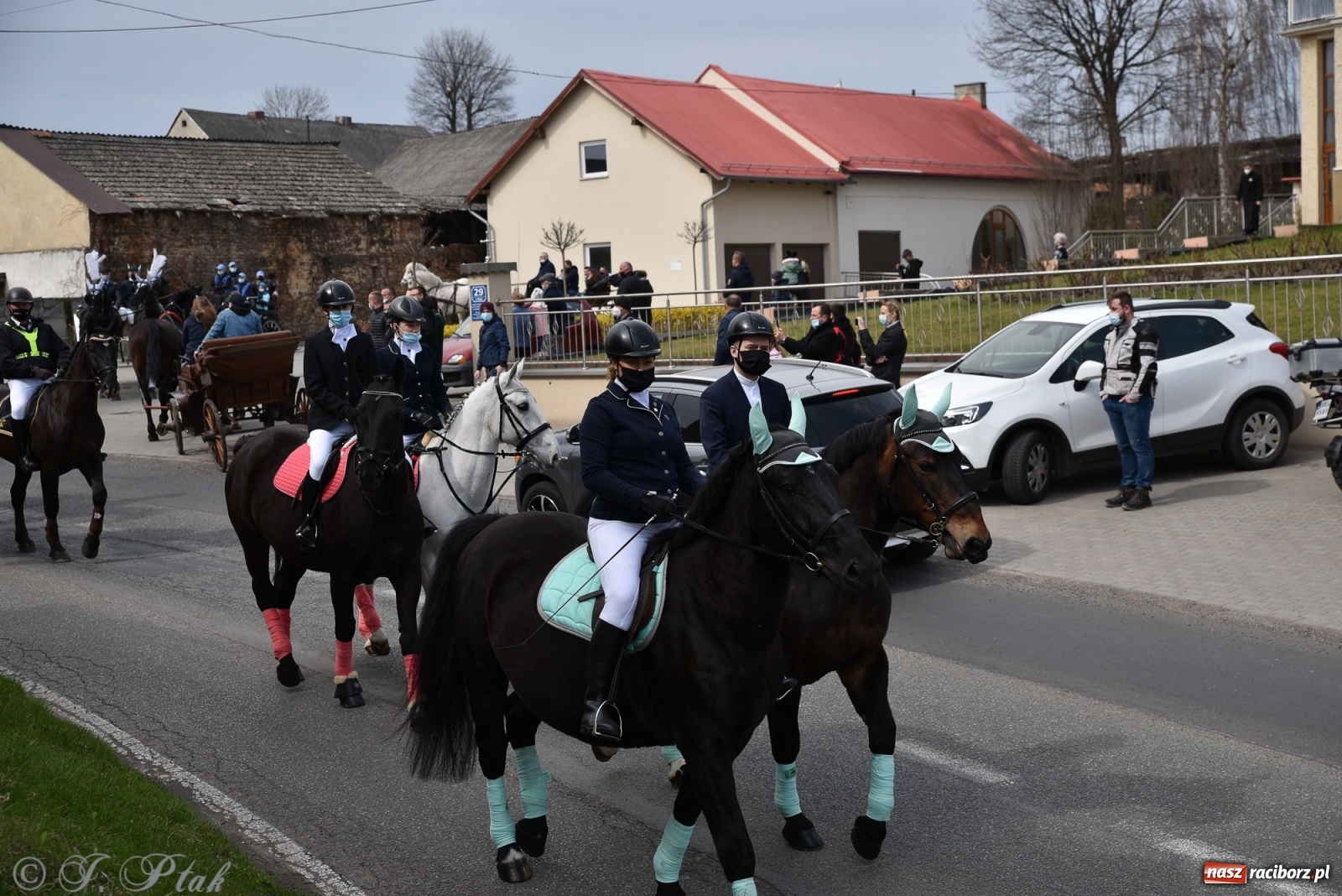 Zdjęcie w galerii na portalu naszraciborz.pl: Wielkanocne procesje konne w obiektywie [FOTO] wiadomości z regionu