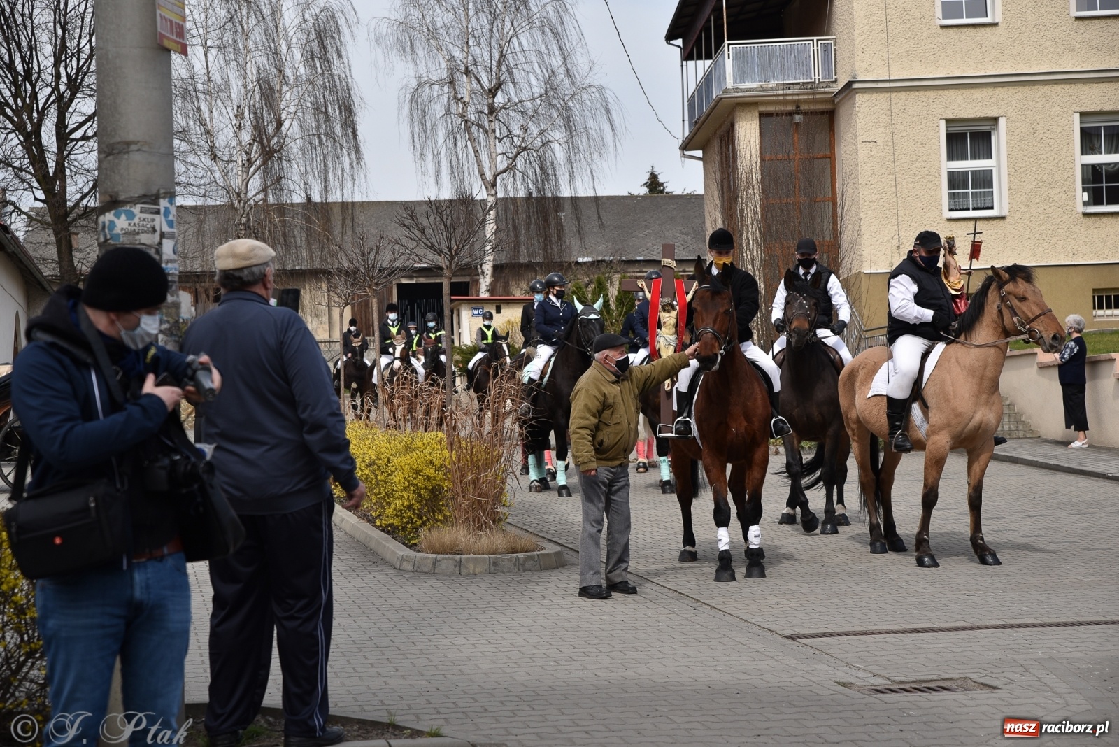 Zdjęcie w galerii na portalu naszraciborz.pl: Wielkanocne procesje konne w obiektywie [FOTO] wiadomości z regionu