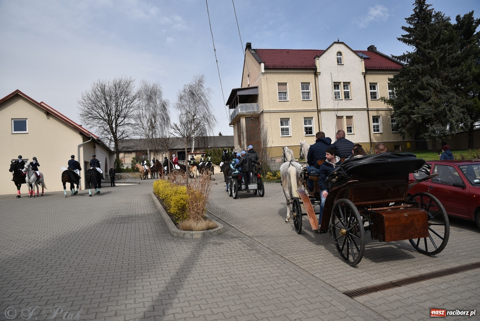 Zdjęcie w galerii na portalu naszraciborz.pl: Wielkanocne procesje konne w obiektywie [FOTO] wiadomości z regionu