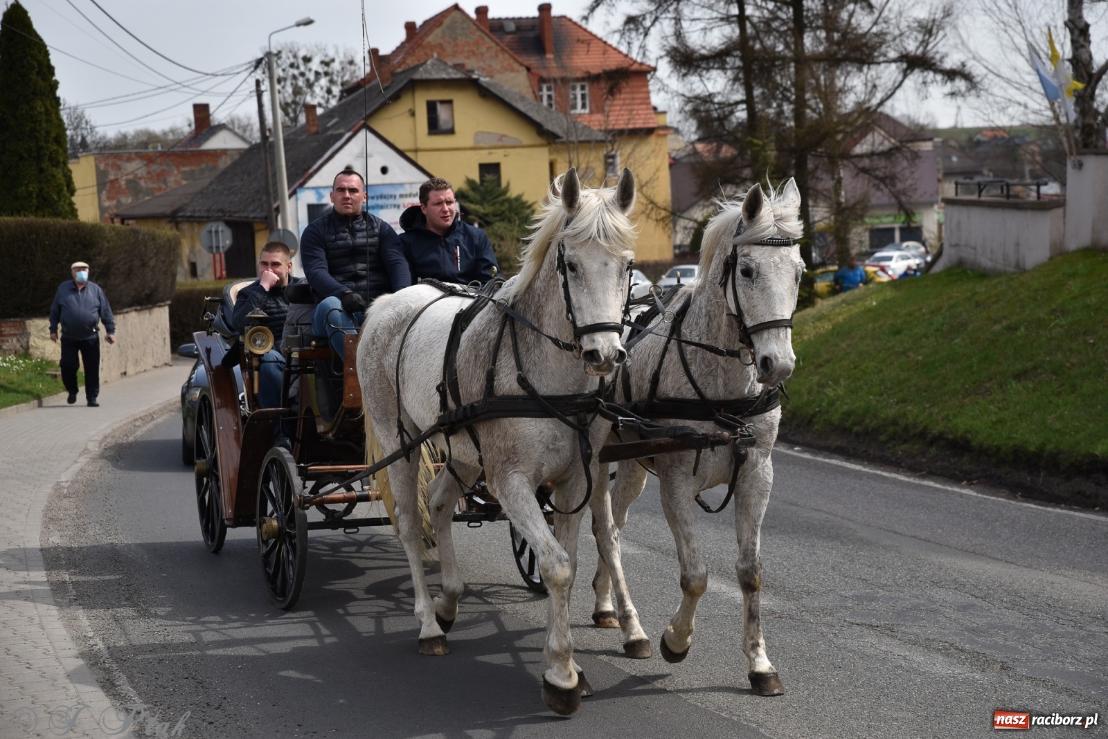 Zdjęcie w galerii na portalu naszraciborz.pl: Wielkanocne procesje konne w obiektywie [FOTO] wiadomości z regionu