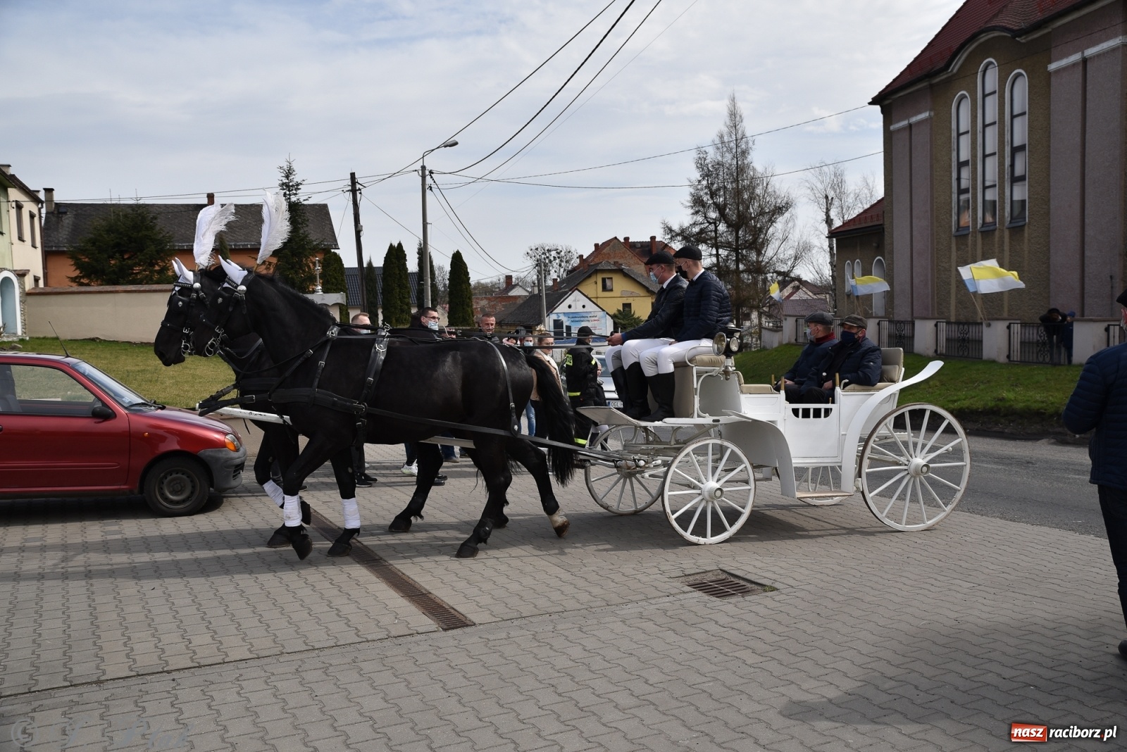 Zdjęcie w galerii na portalu naszraciborz.pl: Wielkanocne procesje konne w obiektywie [FOTO] wiadomości z regionu