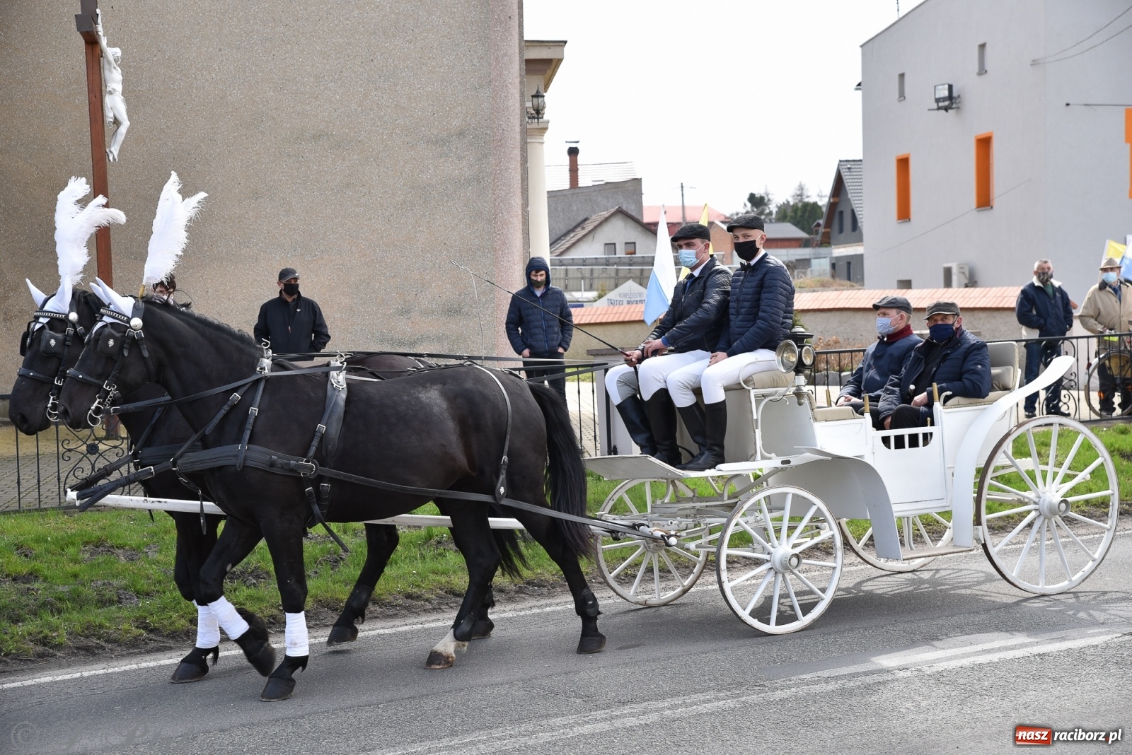 Zdjęcie w galerii na portalu naszraciborz.pl: Wielkanocne procesje konne w obiektywie [FOTO] wiadomości z regionu