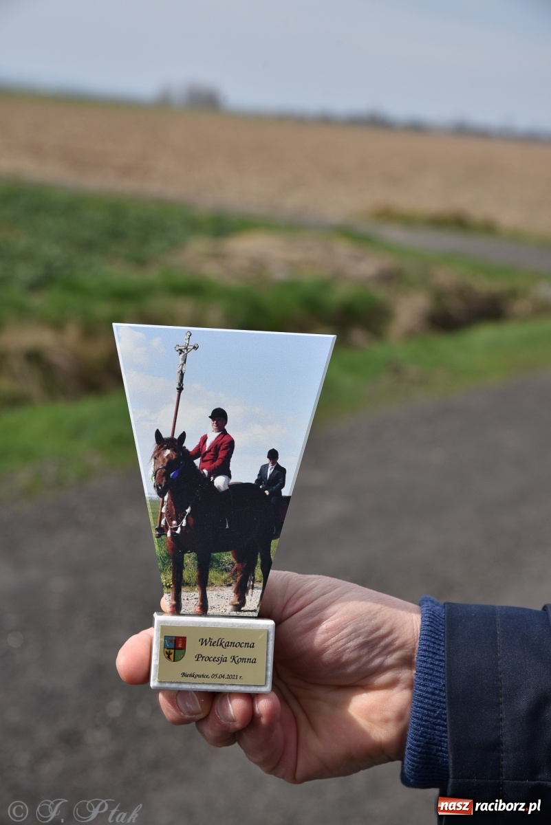 Zdjęcie w galerii na portalu naszraciborz.pl: Wielkanocne procesje konne w obiektywie [FOTO] wiadomości z regionu