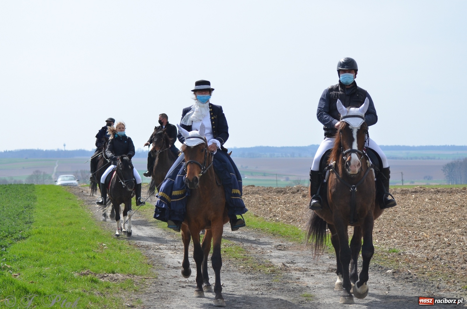 Zdjęcie w galerii na portalu naszraciborz.pl: Wielkanocne procesje konne w obiektywie [FOTO] wiadomości z regionu