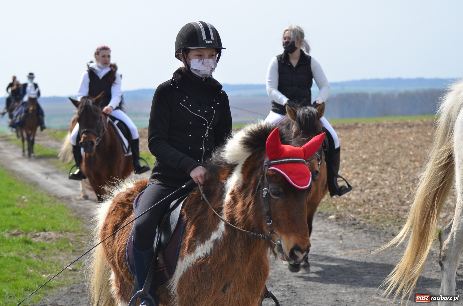 Zdjęcie w galerii na portalu naszraciborz.pl: Wielkanocne procesje konne w obiektywie [FOTO] wiadomości z regionu
