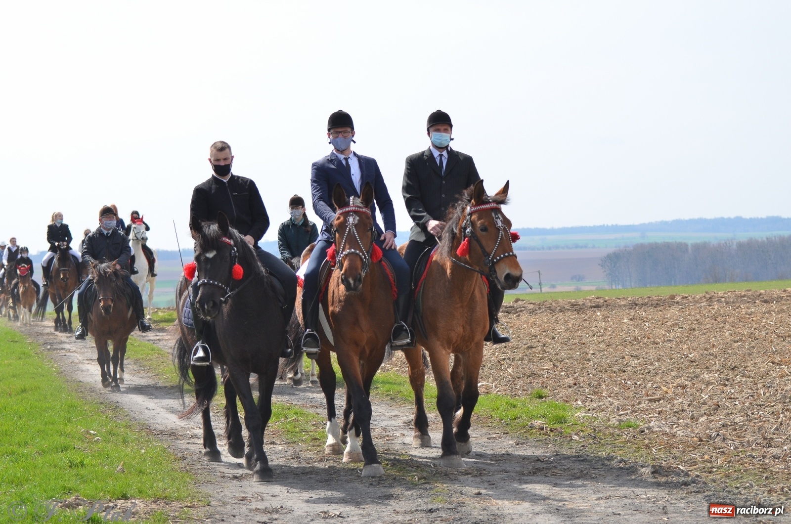 Zdjęcie w galerii na portalu naszraciborz.pl: Wielkanocne procesje konne w obiektywie [FOTO] wiadomości z regionu