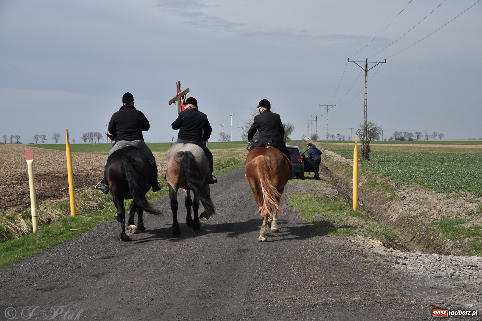 Zdjęcie w galerii na portalu naszraciborz.pl: Wielkanocne procesje konne w obiektywie [FOTO] wiadomości z regionu