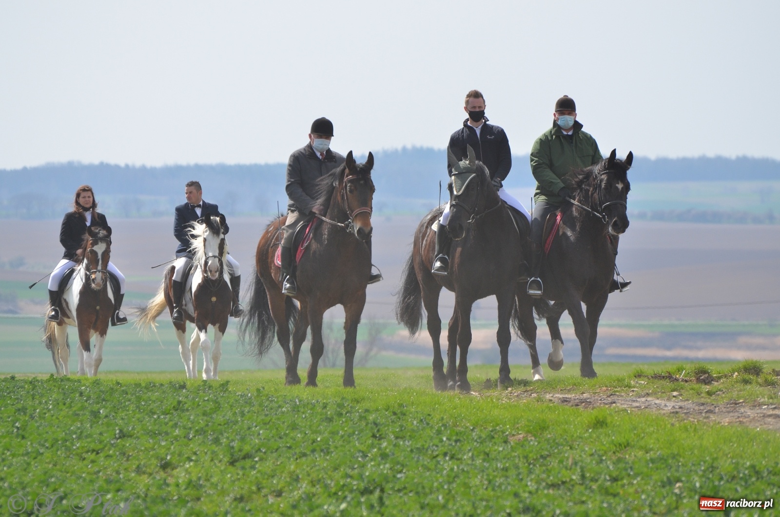 Zdjęcie w galerii na portalu naszraciborz.pl: Wielkanocne procesje konne w obiektywie [FOTO] wiadomości z regionu