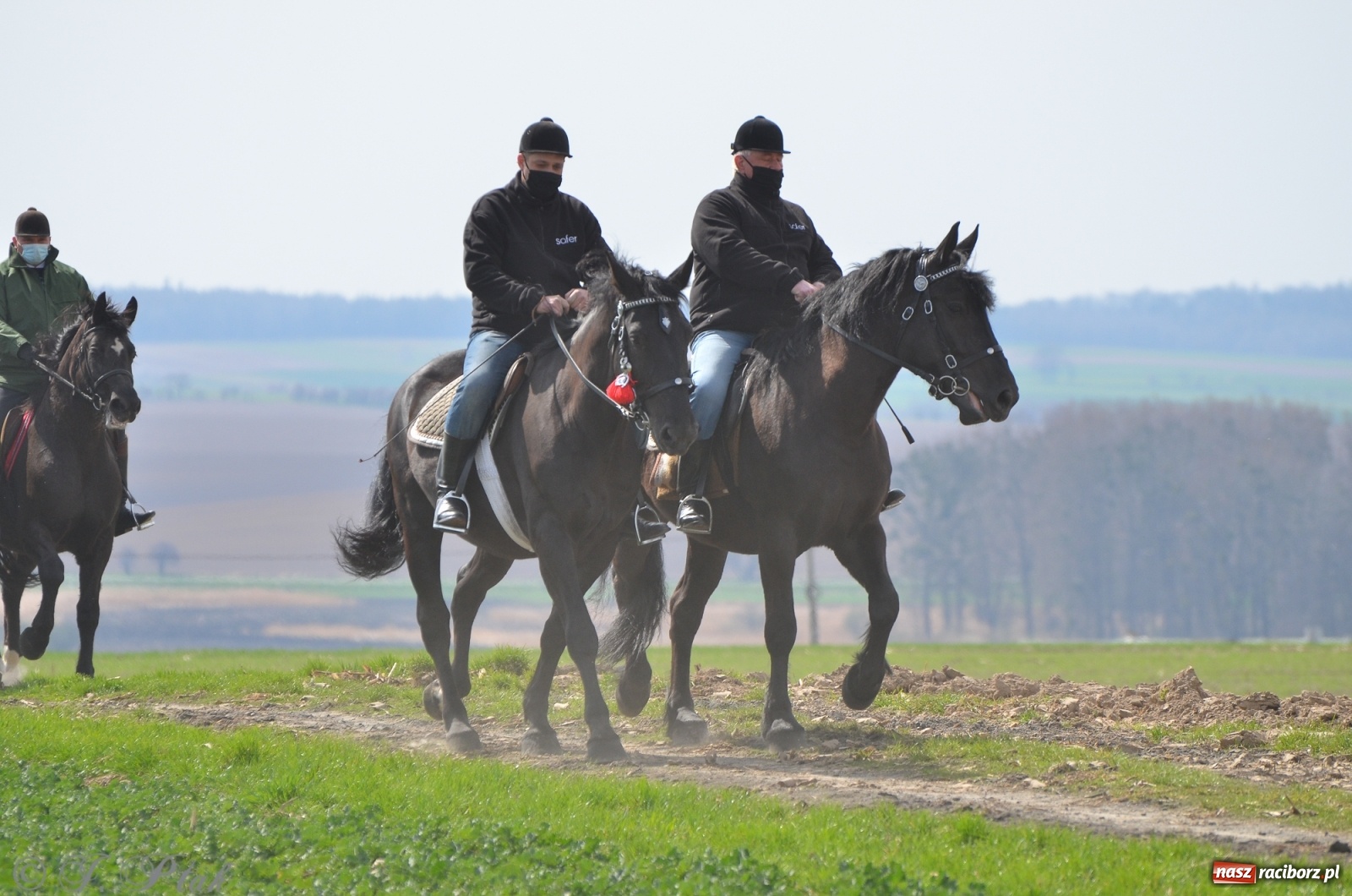 Zdjęcie w galerii na portalu naszraciborz.pl: Wielkanocne procesje konne w obiektywie [FOTO] wiadomości z regionu