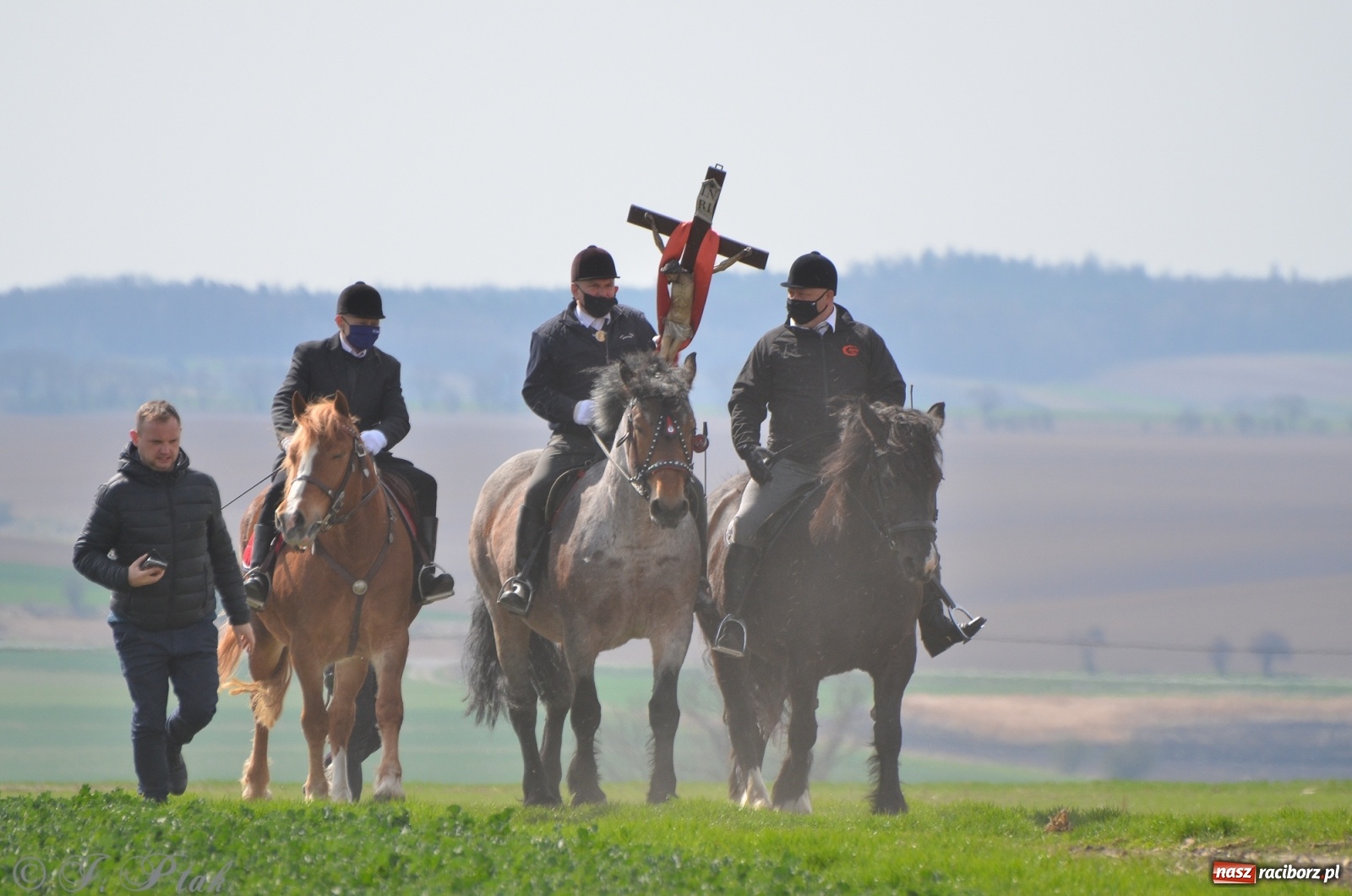 Zdjęcie w galerii na portalu naszraciborz.pl: Wielkanocne procesje konne w obiektywie [FOTO] wiadomości z regionu