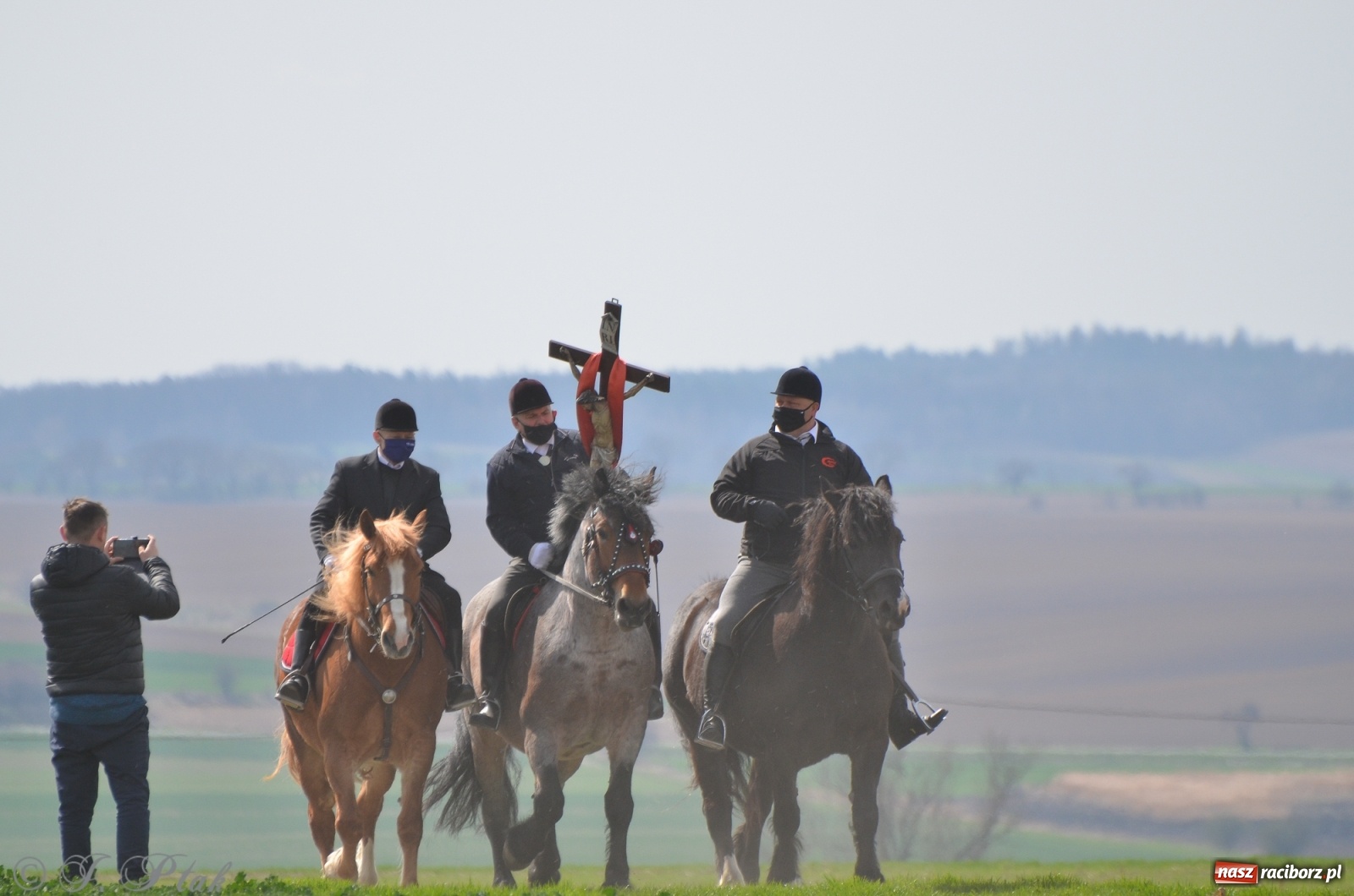 Zdjęcie w galerii na portalu naszraciborz.pl: Wielkanocne procesje konne w obiektywie [FOTO] wiadomości z regionu