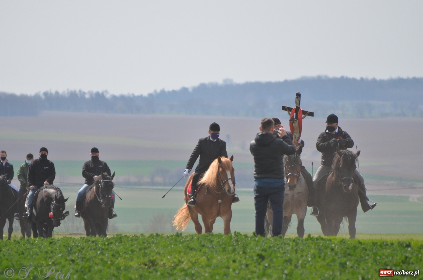 Zdjęcie w galerii na portalu naszraciborz.pl: Wielkanocne procesje konne w obiektywie [FOTO] wiadomości z regionu