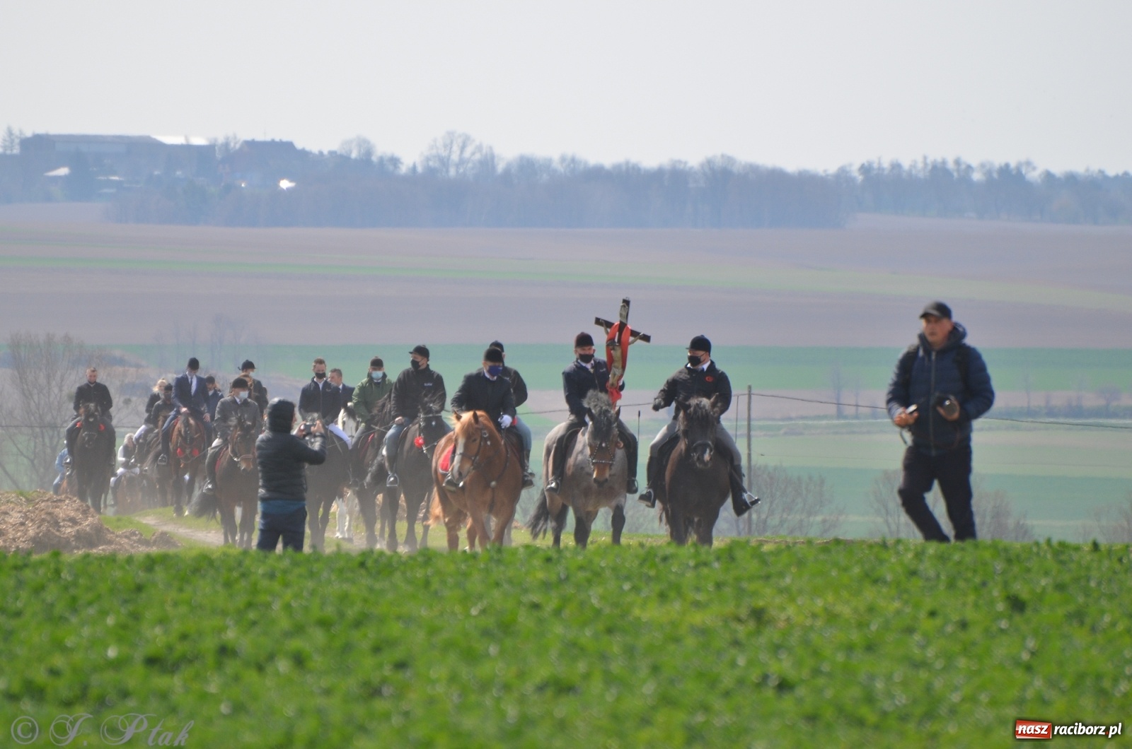Zdjęcie w galerii na portalu naszraciborz.pl: Wielkanocne procesje konne w obiektywie [FOTO] wiadomości z regionu