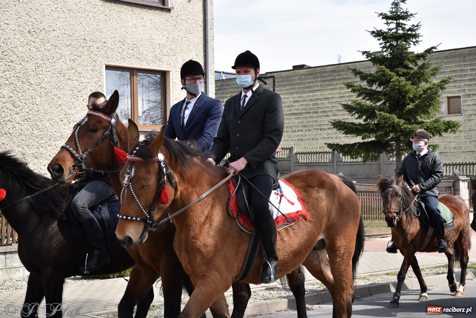 Zdjęcie w galerii na portalu naszraciborz.pl: Wielkanocne procesje konne w obiektywie [FOTO] wiadomości z regionu