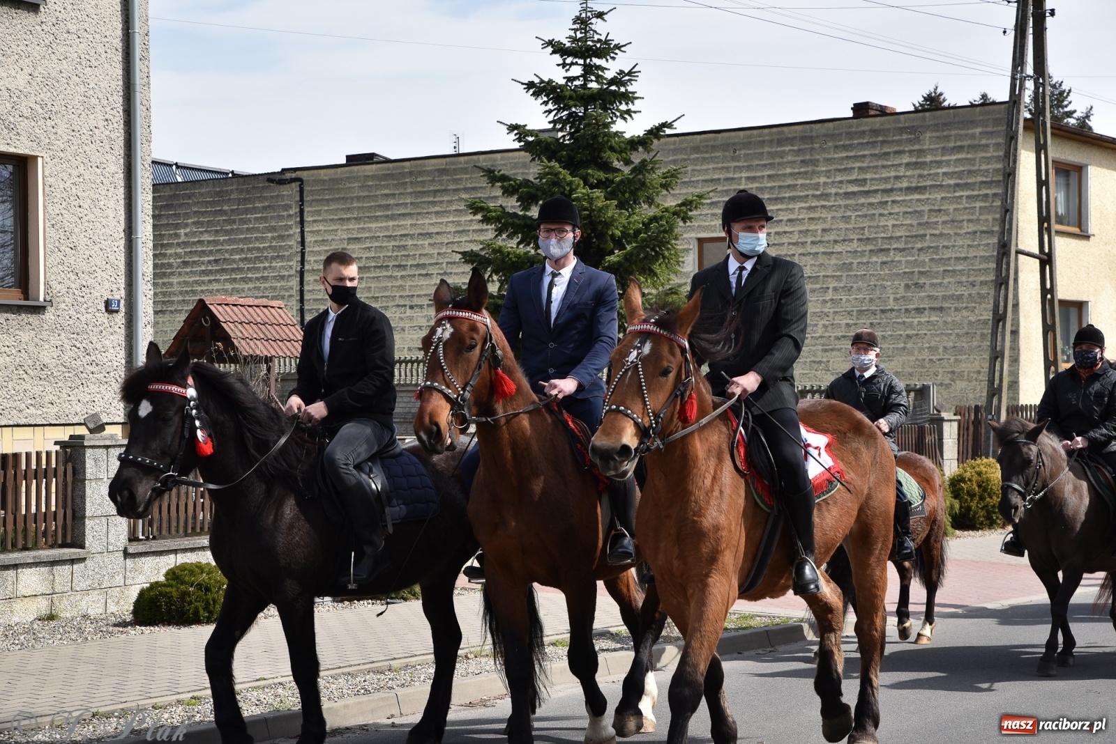 Zdjęcie w galerii na portalu naszraciborz.pl: Wielkanocne procesje konne w obiektywie [FOTO] wiadomości z regionu
