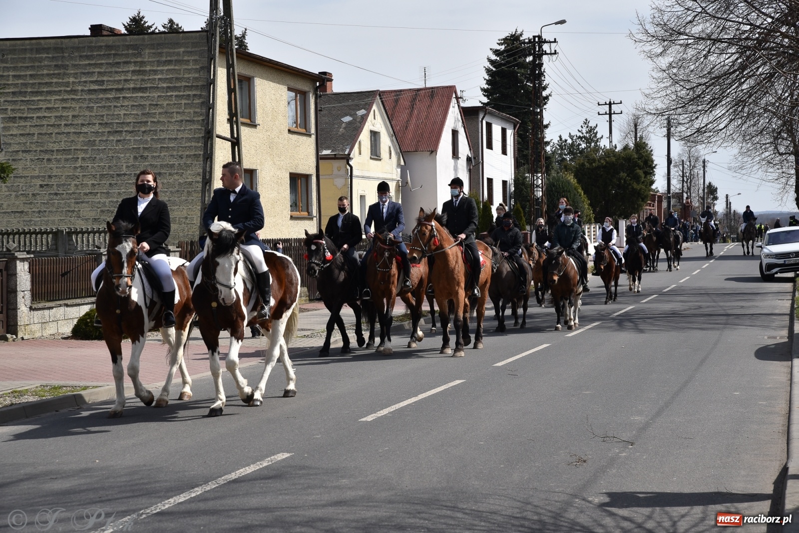 Zdjęcie w galerii na portalu naszraciborz.pl: Wielkanocne procesje konne w obiektywie [FOTO] wiadomości z regionu