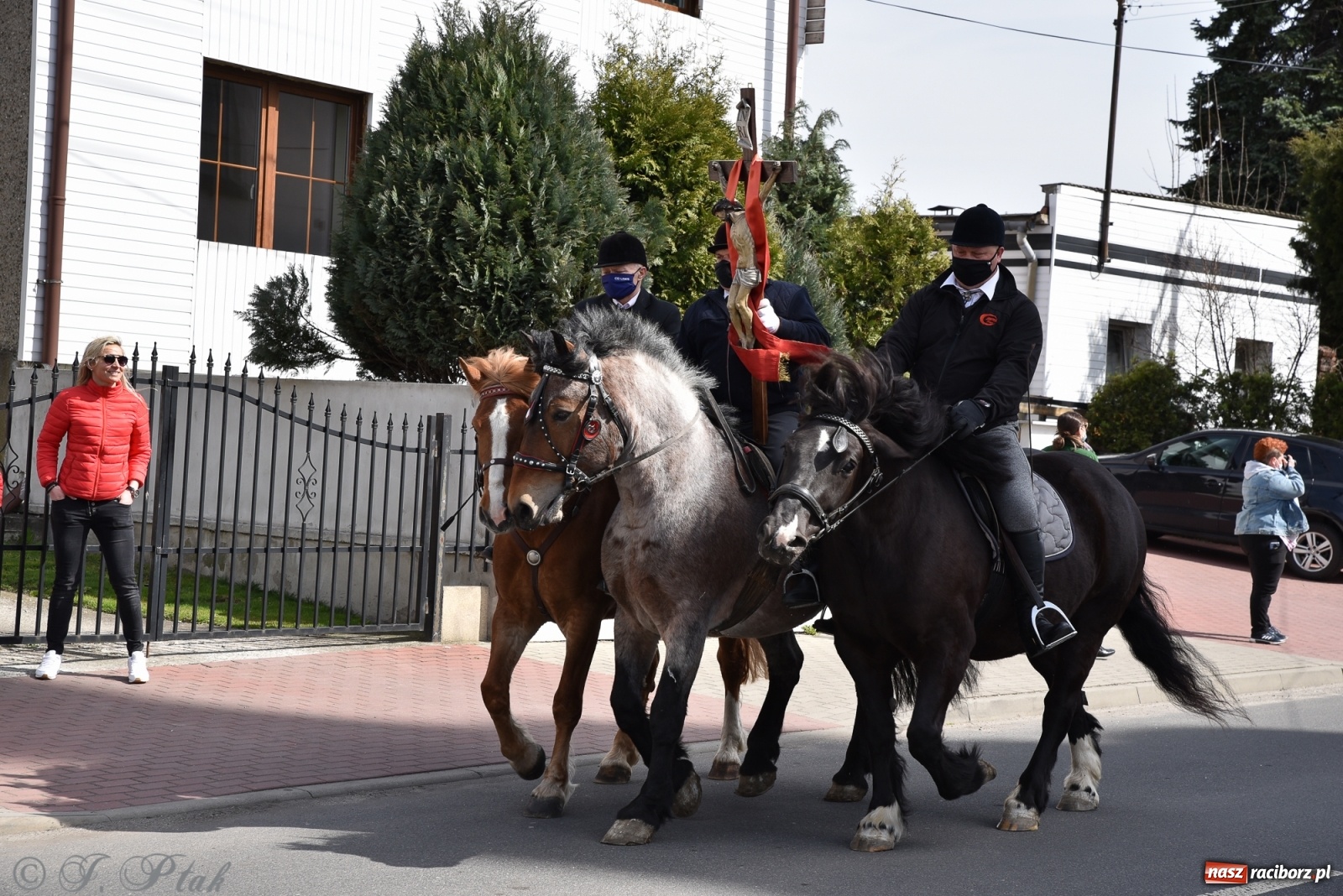 Zdjęcie w galerii na portalu naszraciborz.pl: Wielkanocne procesje konne w obiektywie [FOTO] wiadomości z regionu